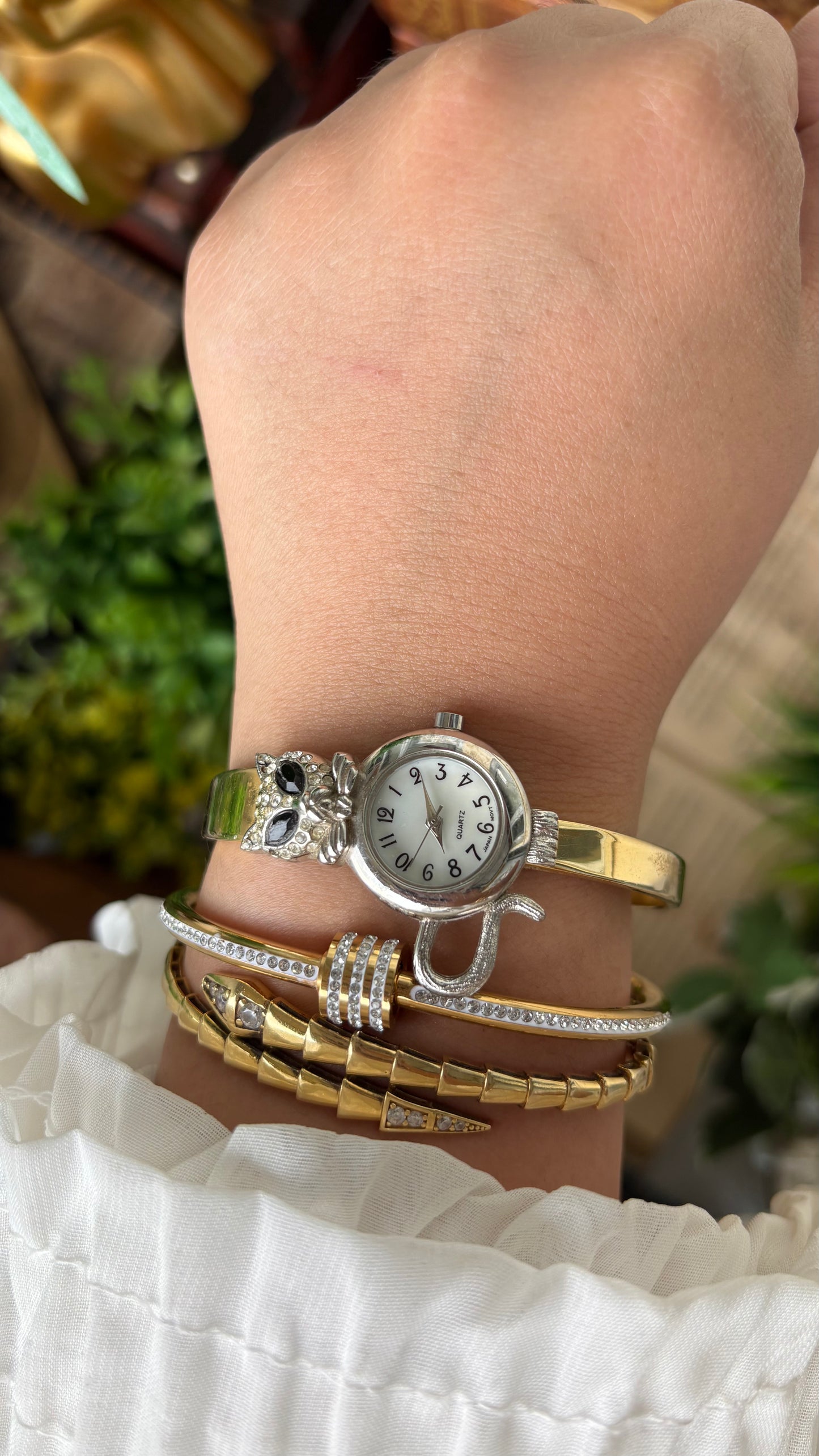 Extremely Rare Vintage Avon Elegant Bejeweled Jaguar with Onyx Eyes Watch in Two-Tone Mother of Pearl Dial Quartz #00221