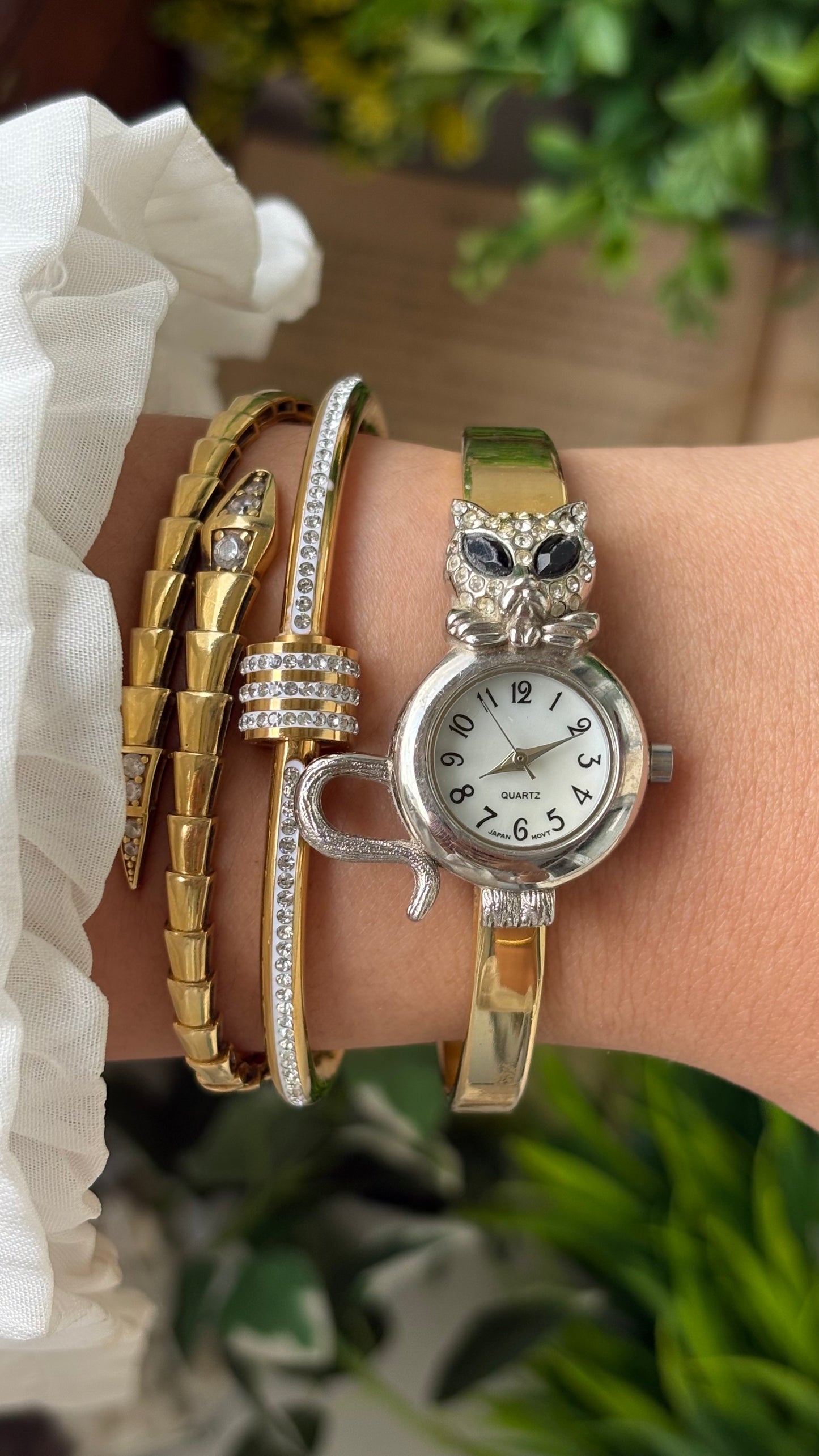 Extremely Rare Vintage Avon Elegant Bejeweled Jaguar with Onyx Eyes Watch in Two-Tone Mother of Pearl Dial Quartz #00221