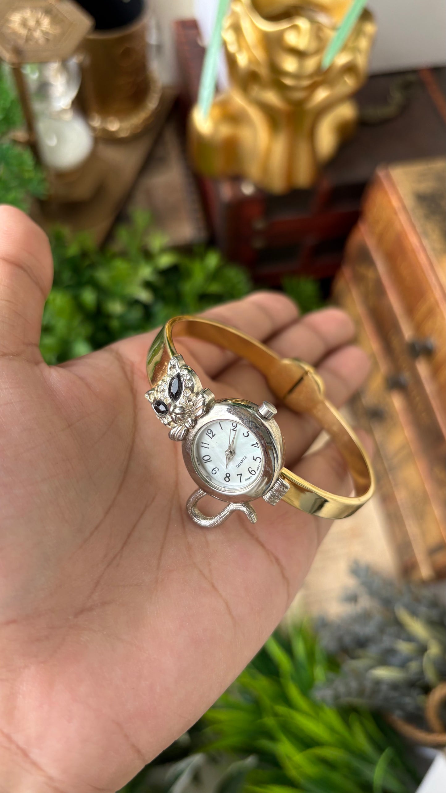 Extremely Rare Vintage Avon Elegant Bejeweled Jaguar with Onyx Eyes Watch in Two-Tone Mother of Pearl Dial Quartz #00221