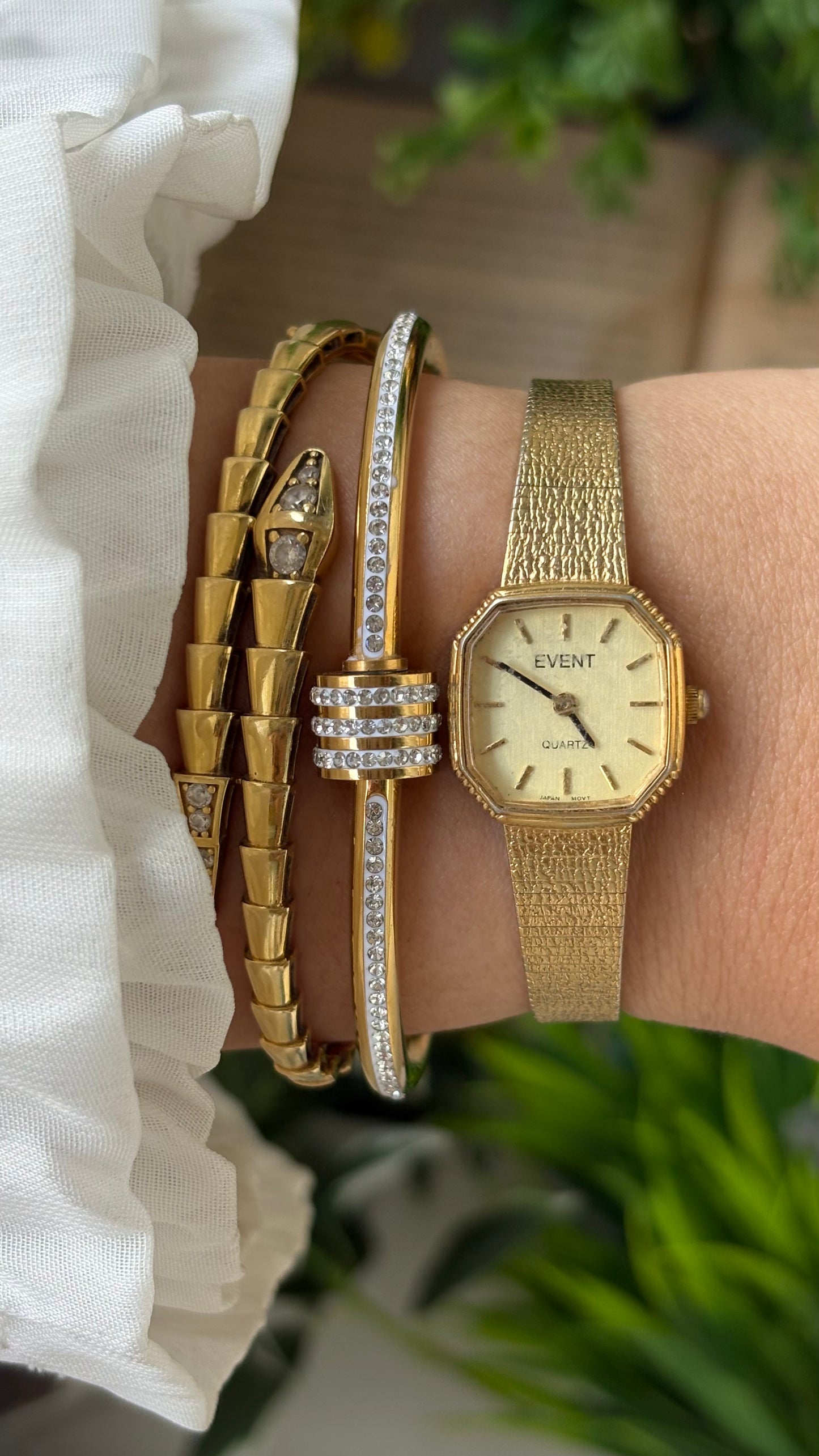 Vintage Dainty Event Octagon Dial Watch in Gold Tone Quartz #00239