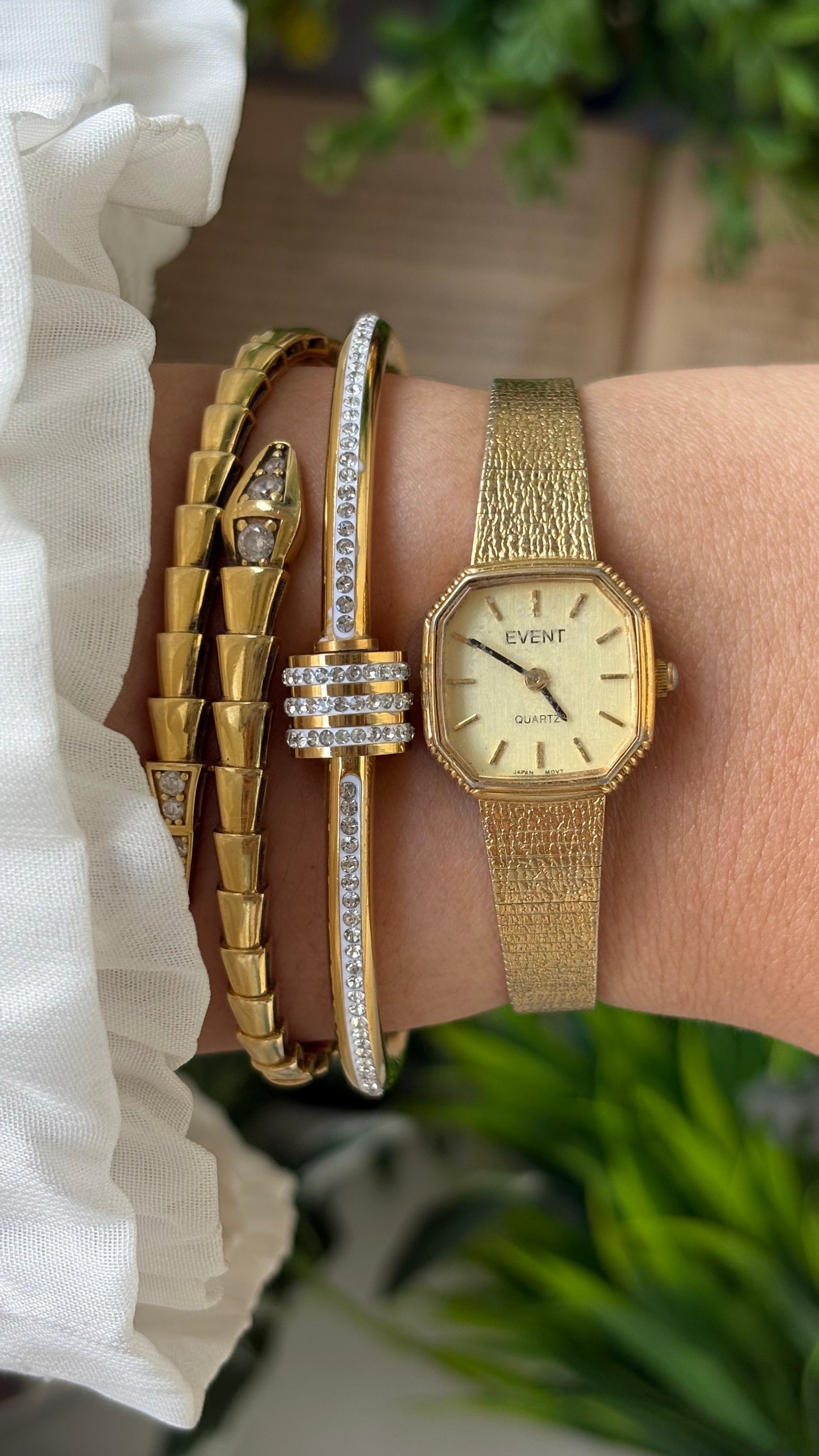 Vintage Dainty Event Octagon Dial Watch in Gold Tone Quartz #00239