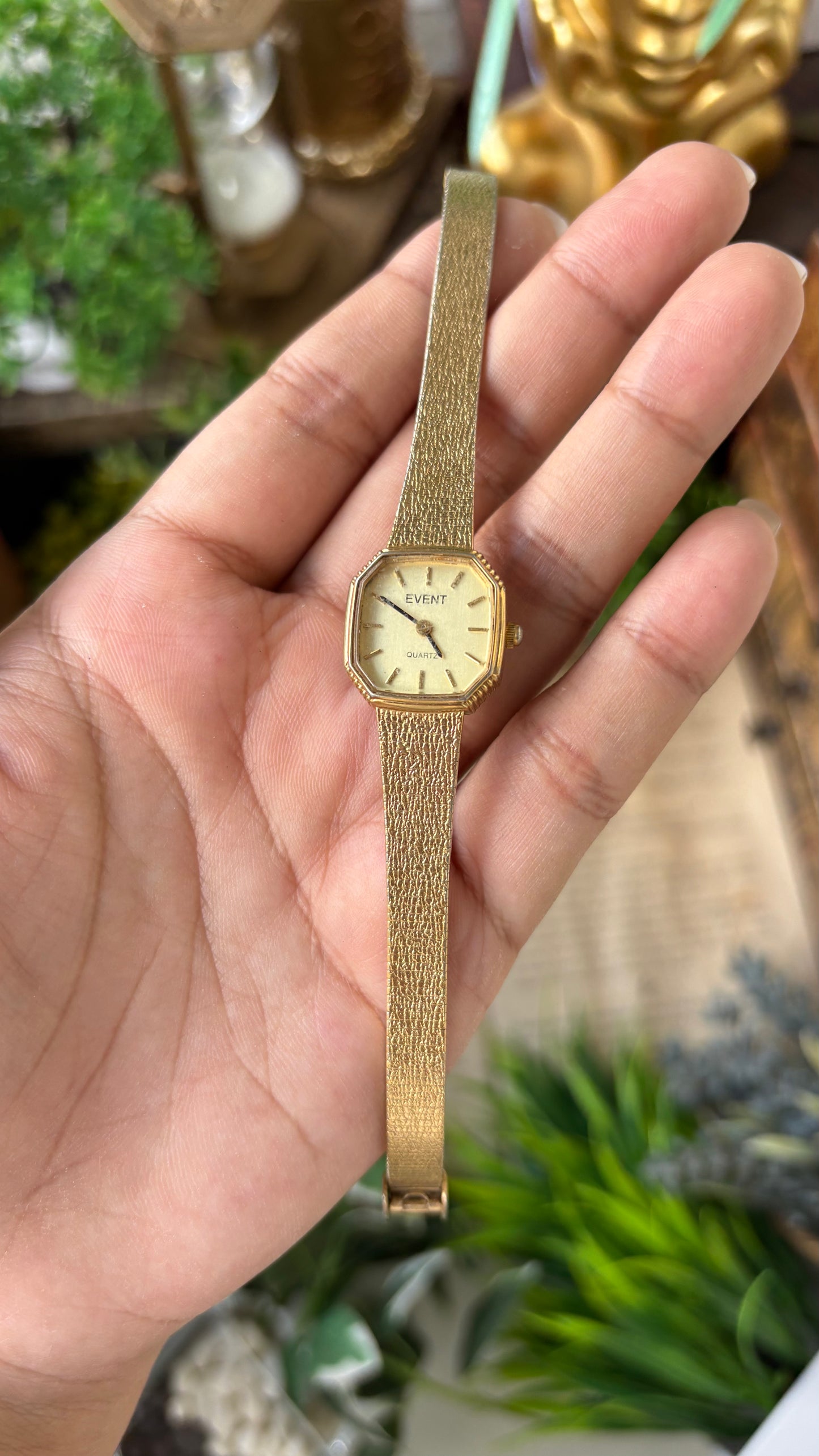 Vintage Dainty Event Octagon Dial Watch in Gold Tone Quartz #00239