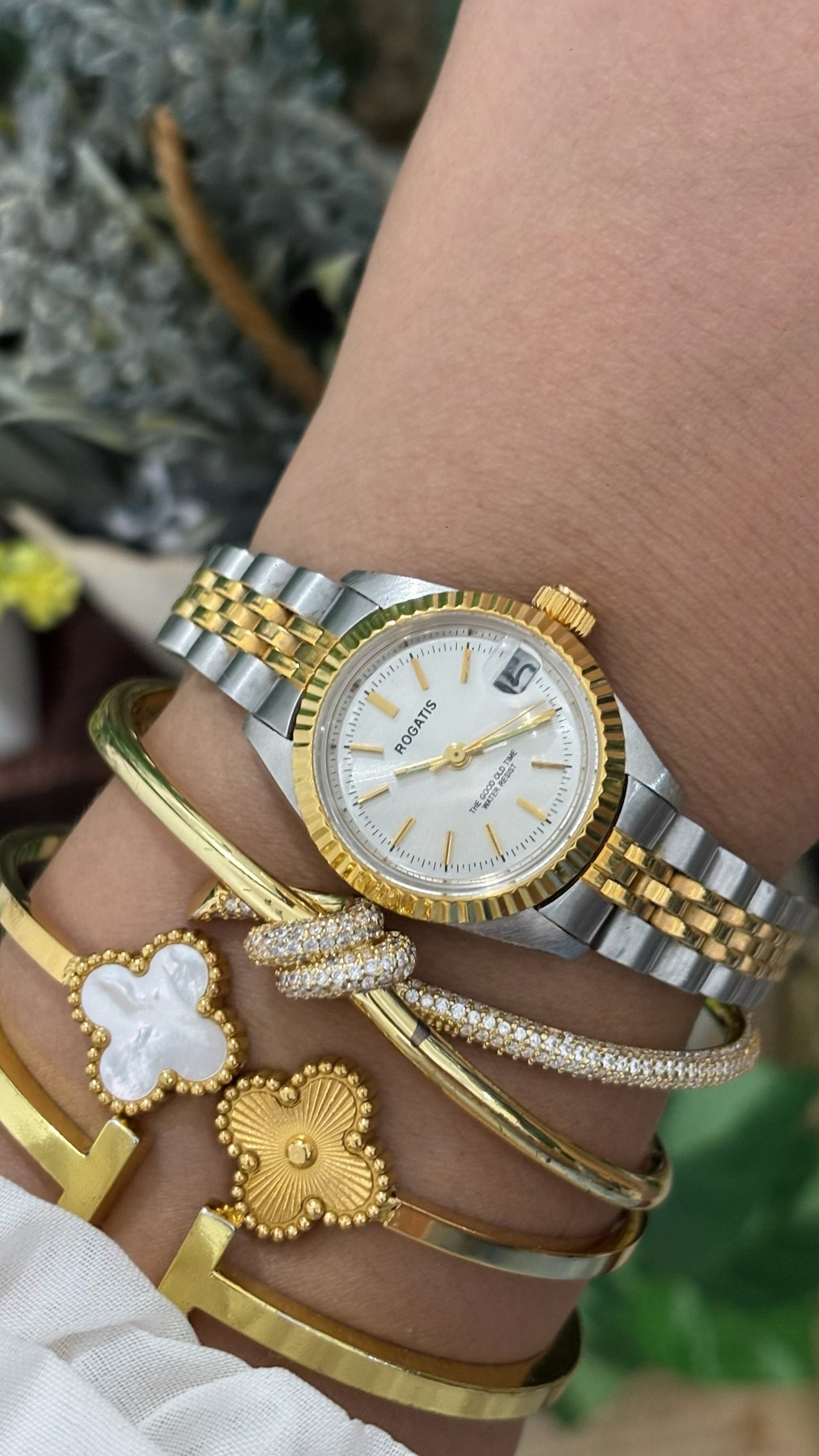 Vintage Rogatis Fluted Bezel with Date Window Classic Watch in Two-Tone Quartz