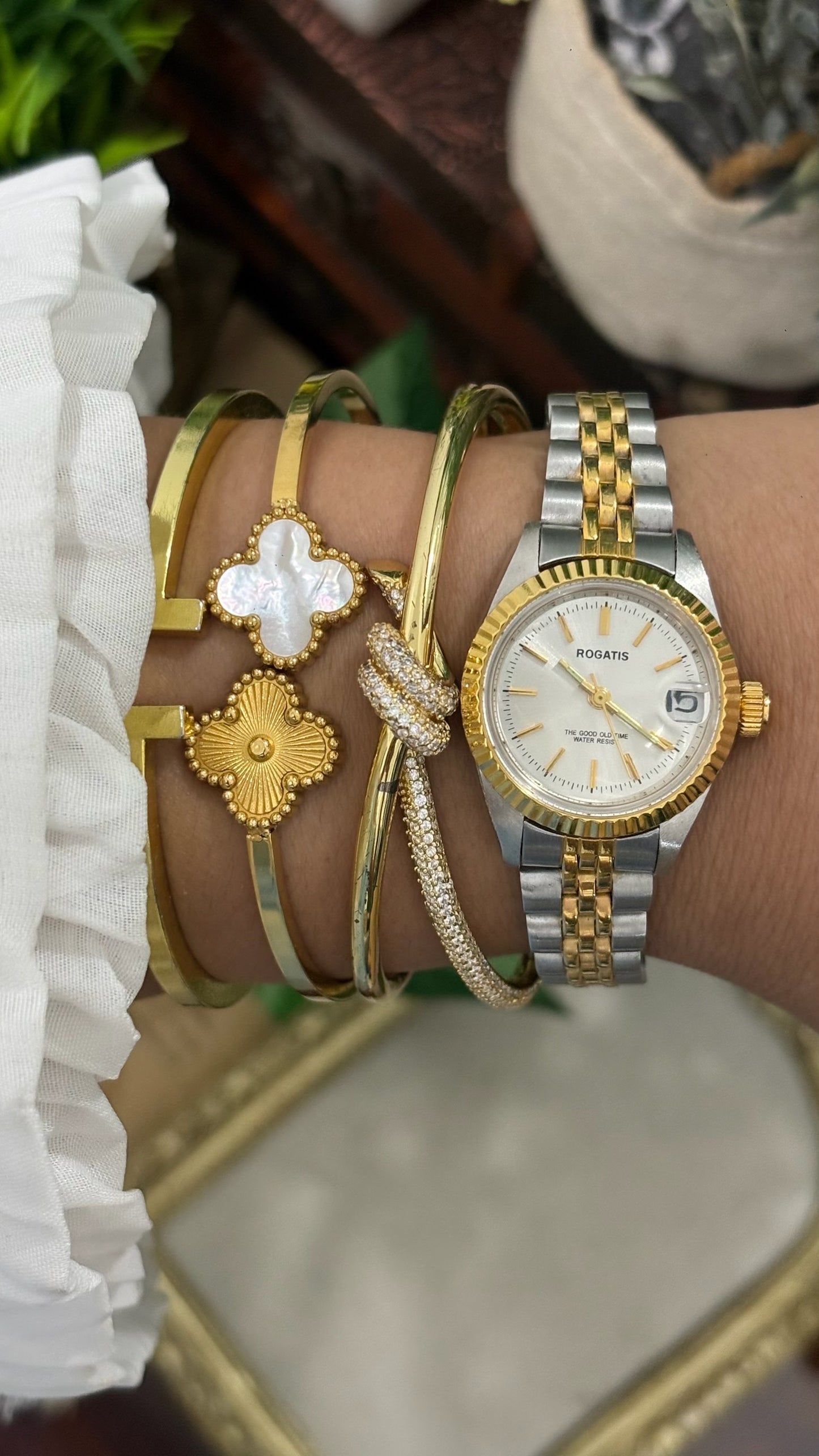 Vintage Rogatis Fluted Bezel with Date Window Classic Watch in Two-Tone Quartz