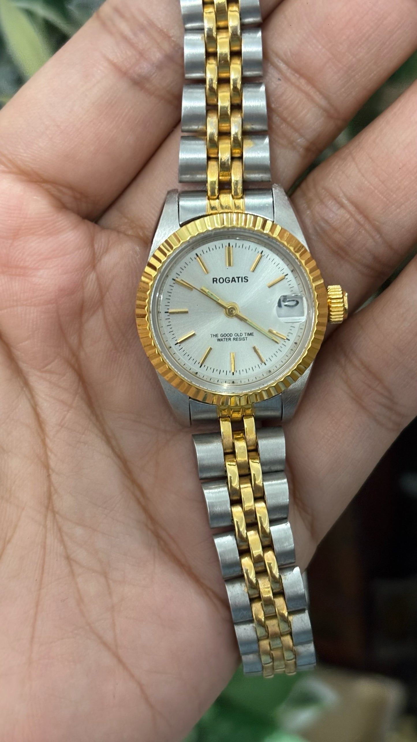 Vintage Rogatis Fluted Bezel with Date Window Classic Watch in Two-Tone Quartz