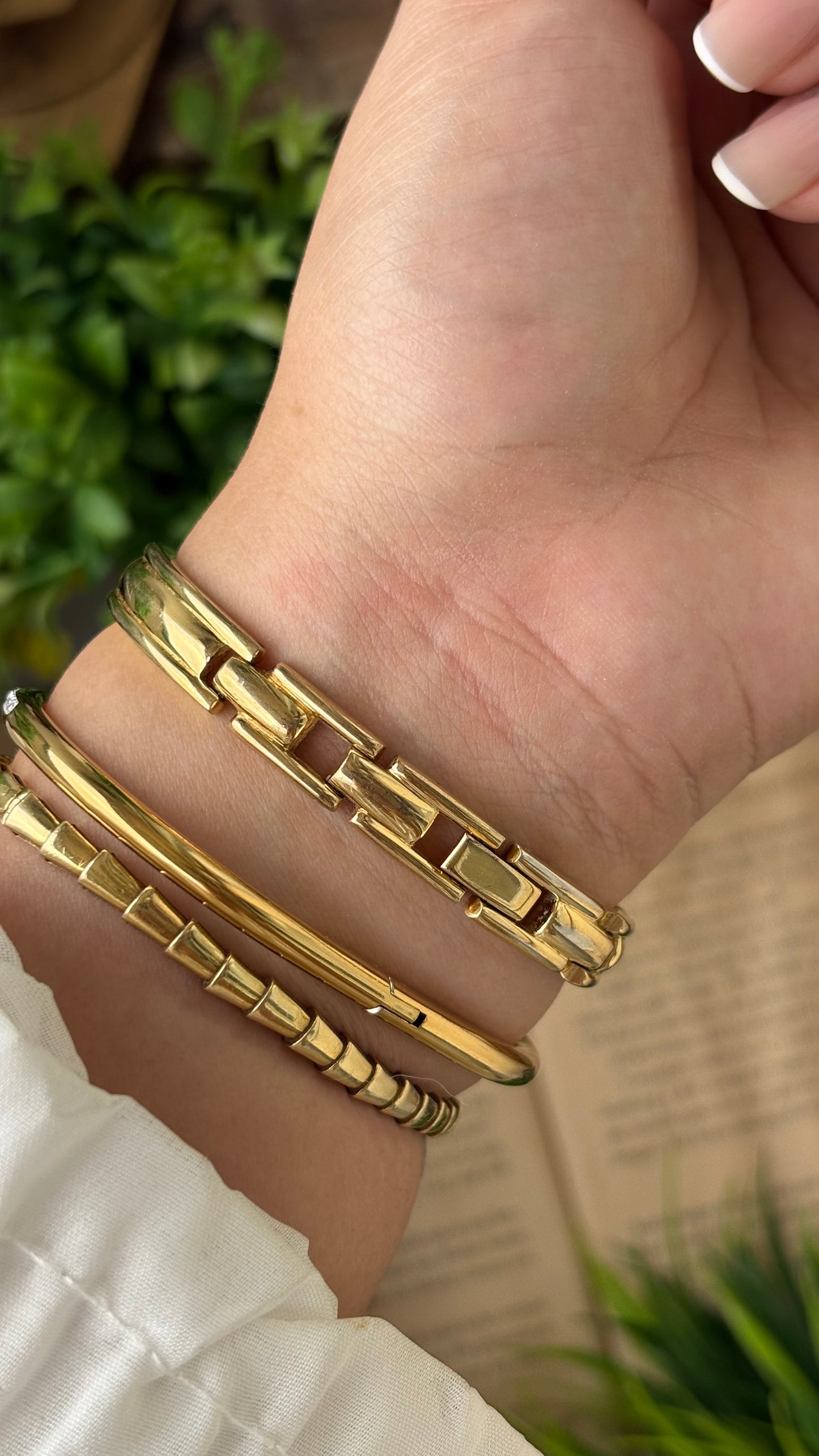 Rare Vintage Coquette Japan Quartz Dancing Green Jewels Bezel Watch in Gold Tone #00226