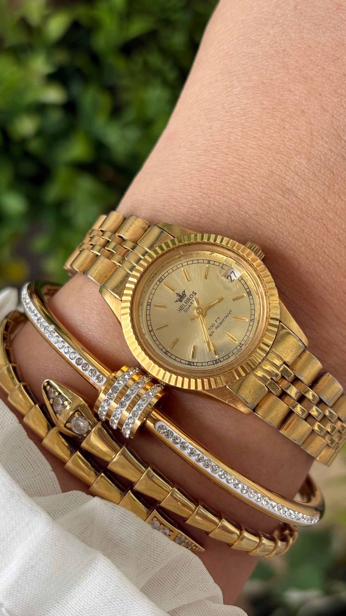 Rare Vintage Helbros Fluted Bezel with Date Window Watch in Gold Tone Quartz #00210