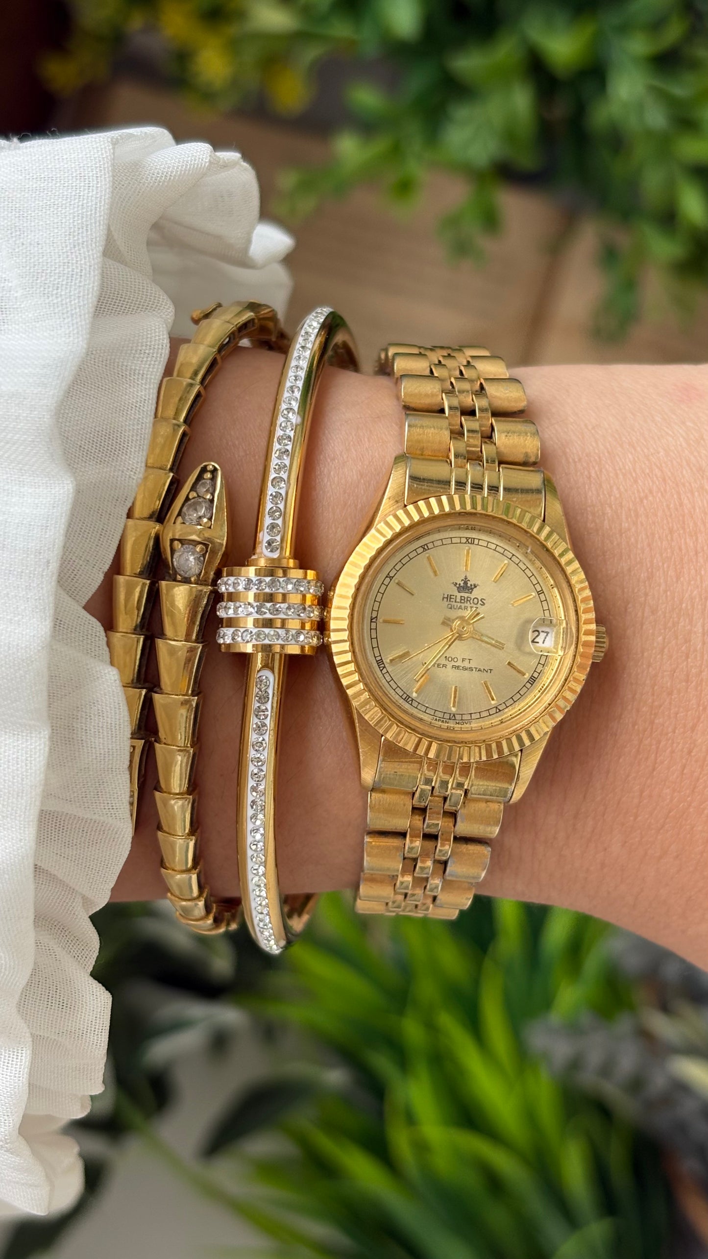 Rare Vintage Helbros Fluted Bezel with Date Window Watch in Gold Tone Quartz #00210