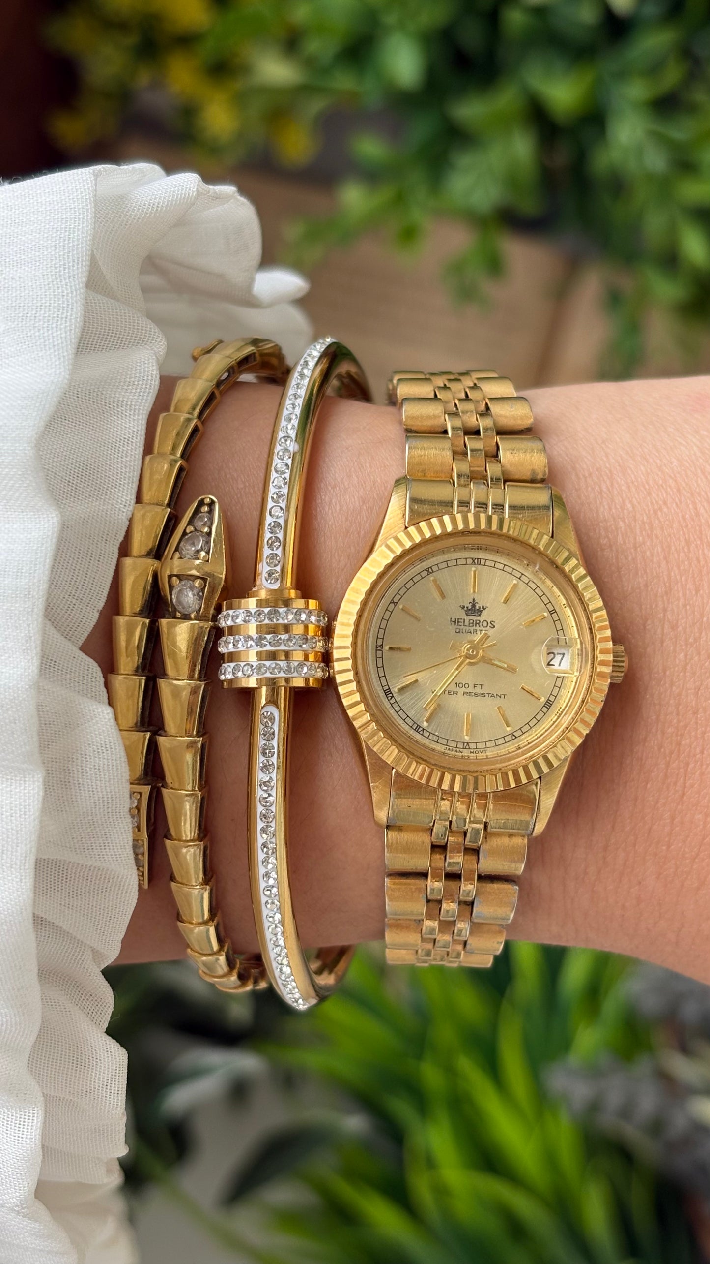 Rare Vintage Helbros Fluted Bezel with Date Window Watch in Gold Tone Quartz #00210