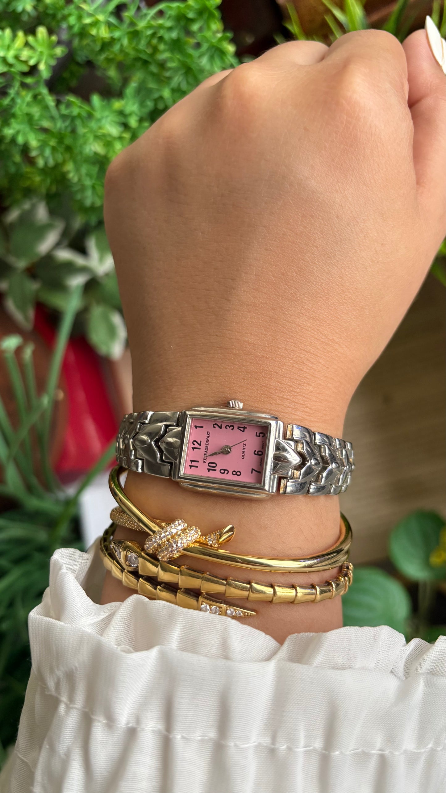 Vintage Extraordinary Watch in Silver Tone Pink Dial