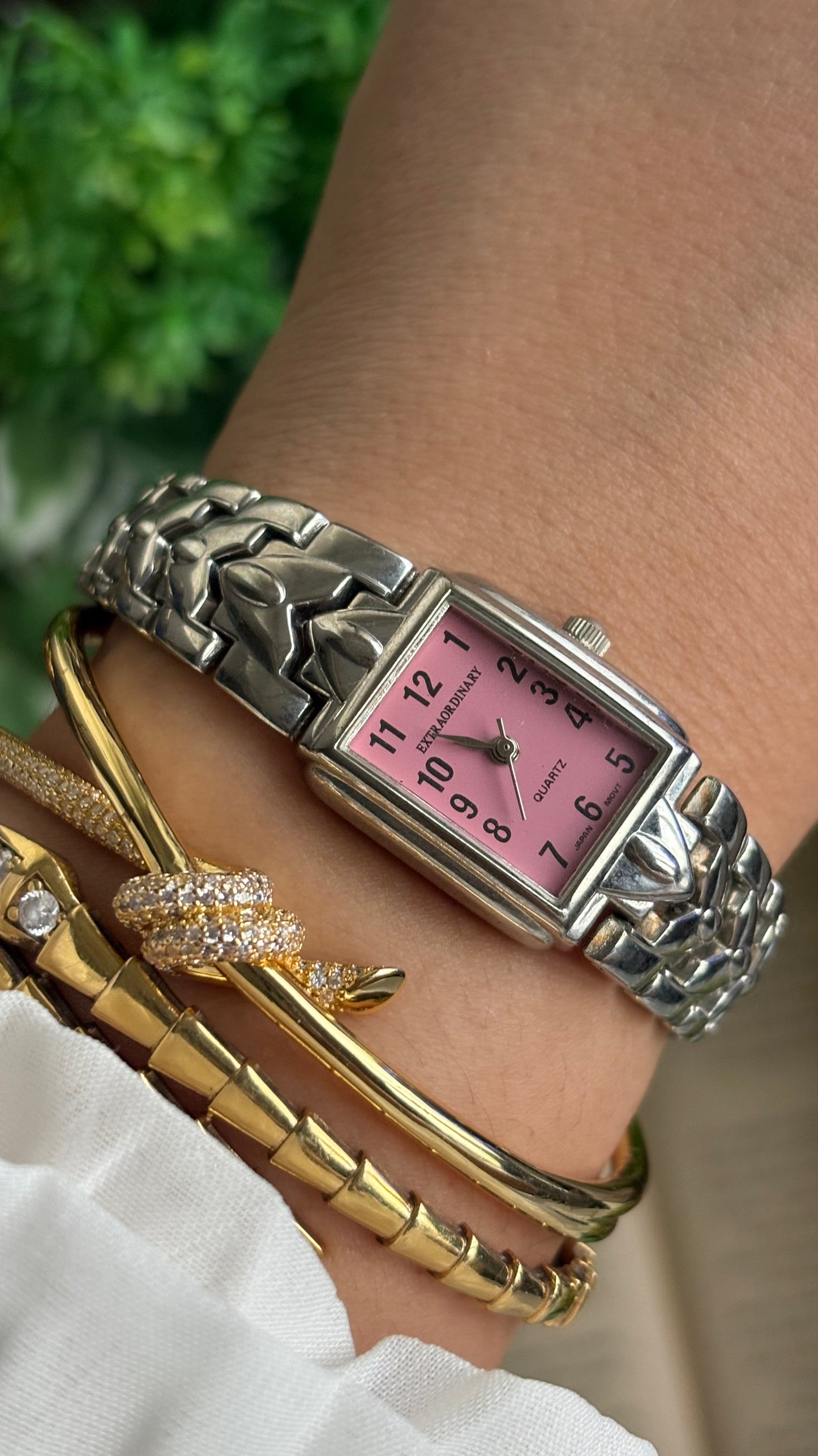 Vintage Extraordinary Watch in Silver Tone Pink Dial