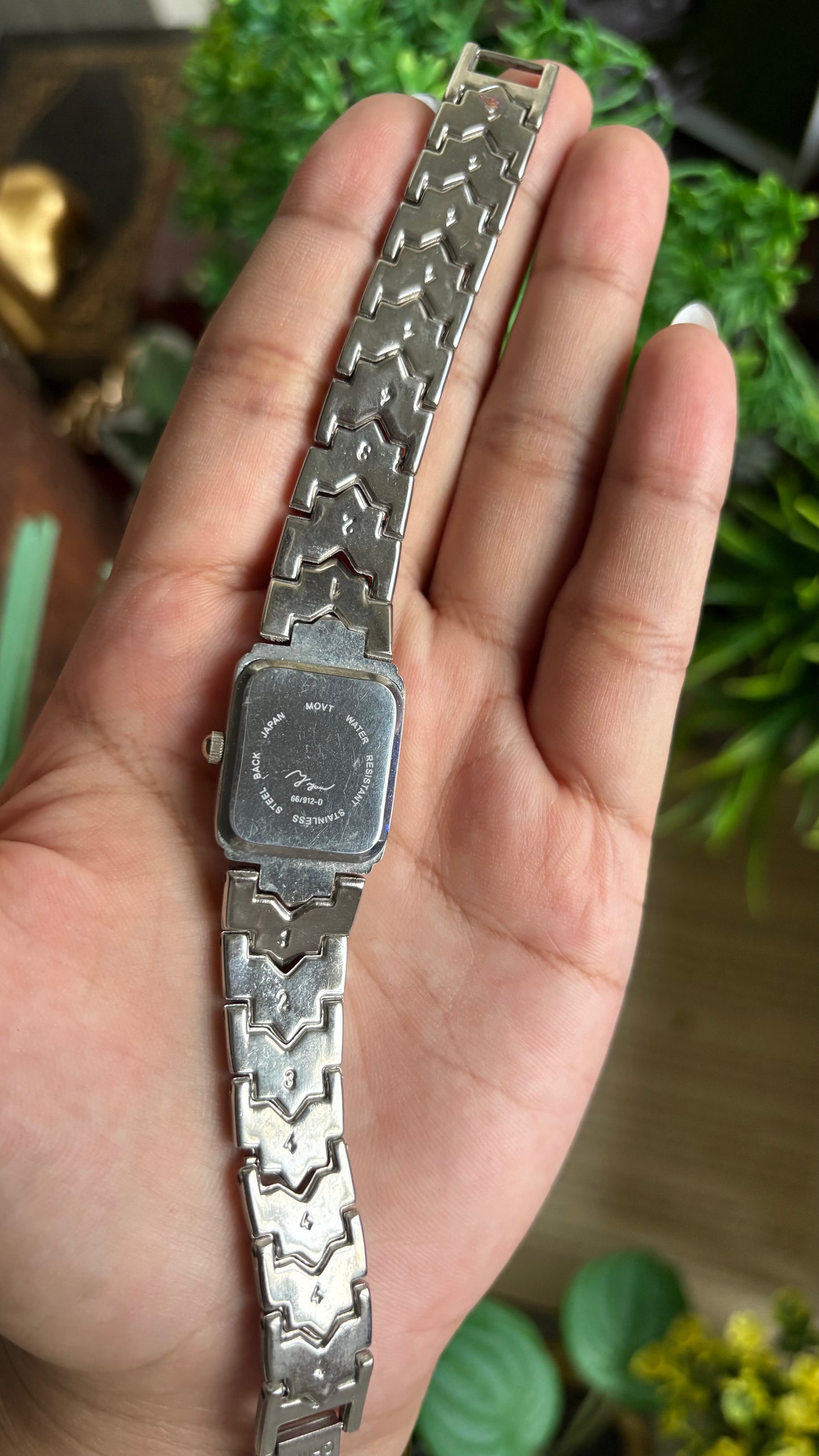 Vintage Extraordinary Watch in Silver Tone Pink Dial