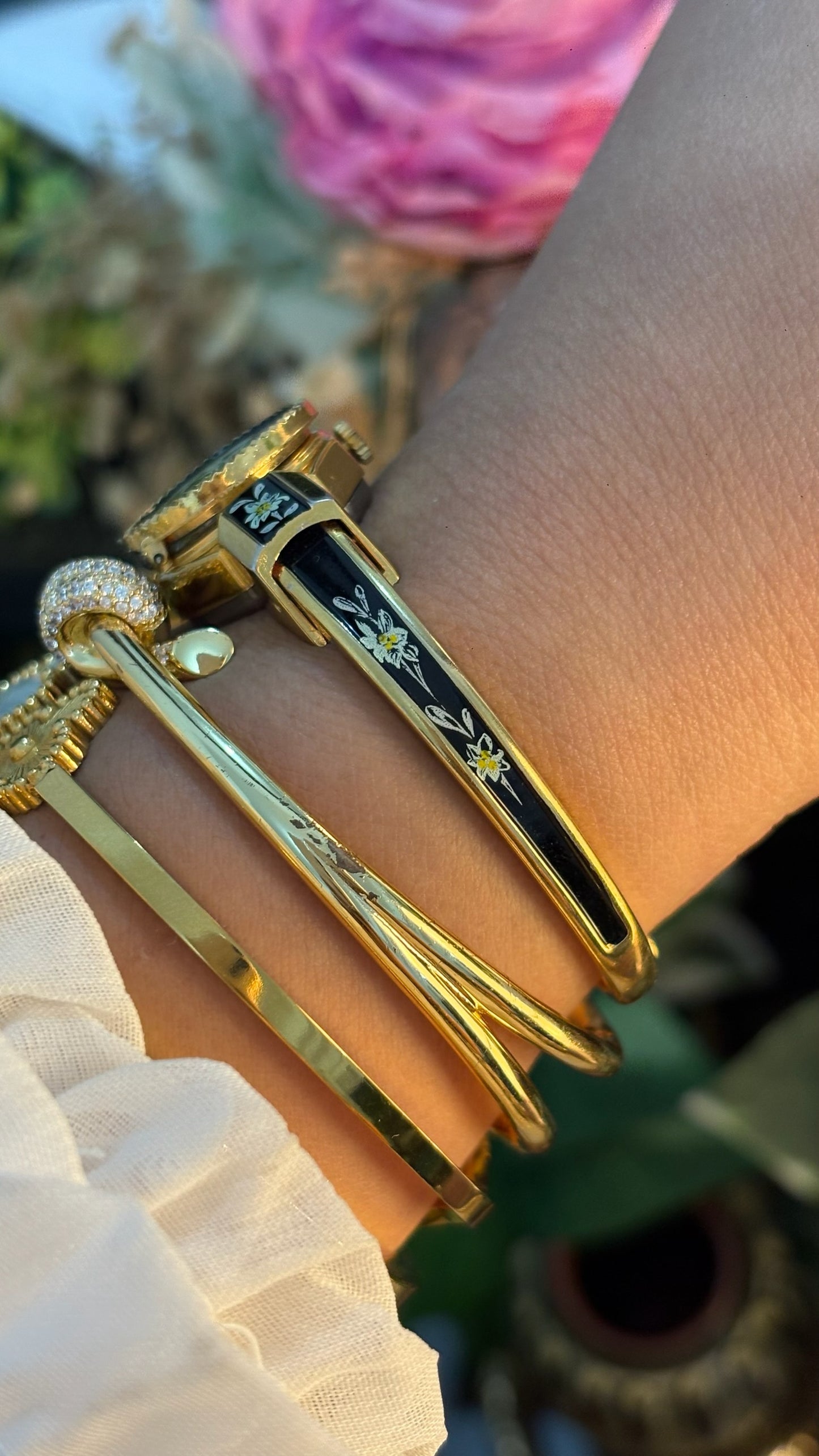 Extremely Rare Dainty Vintage Hanowa Black Victorian Peekaboo Watch in Gold Tone Quartz