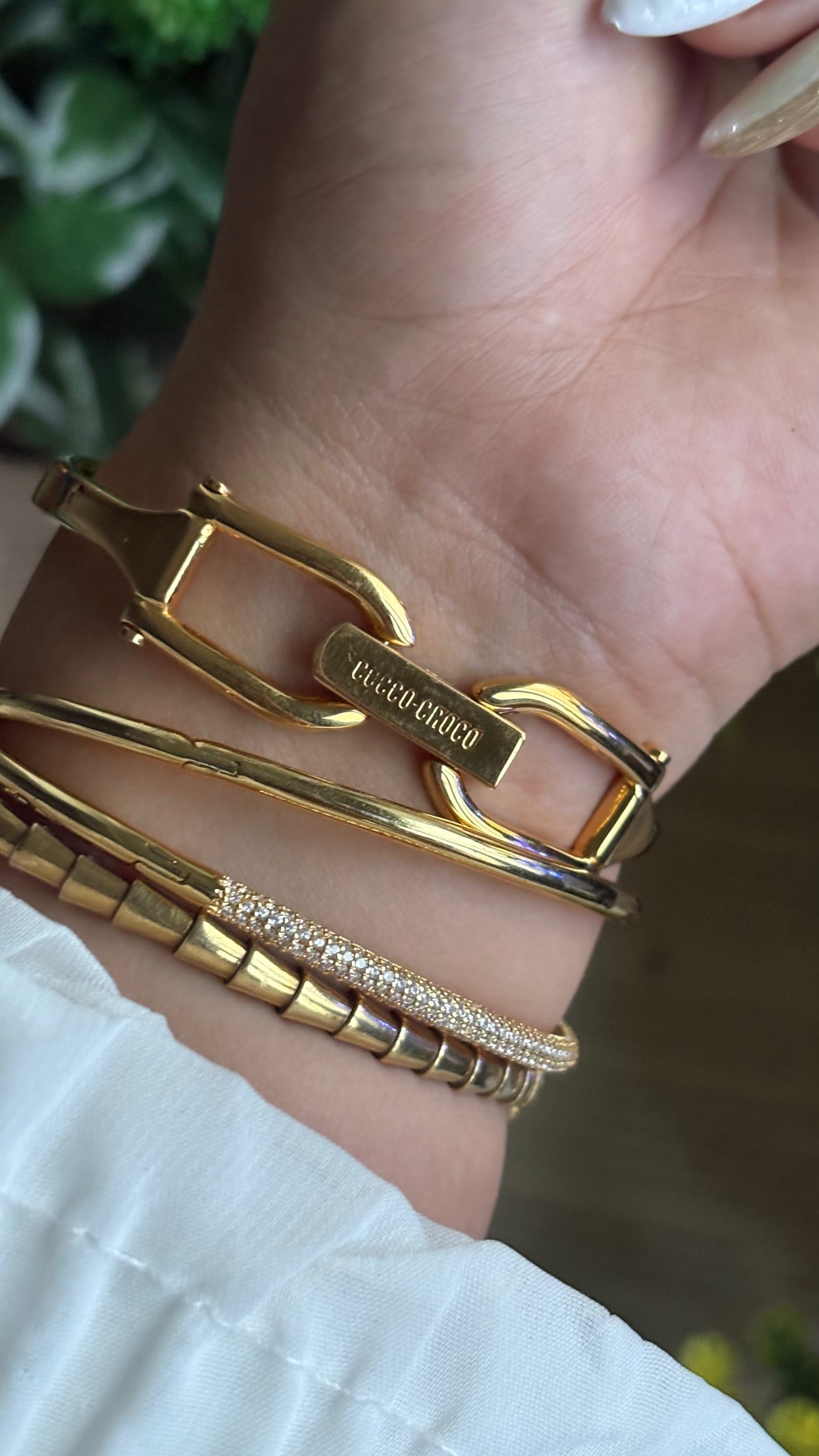 Vintage Cocco - Croco Watch in Gold Tone Gucci Style Bangle Pink Pearl Dial