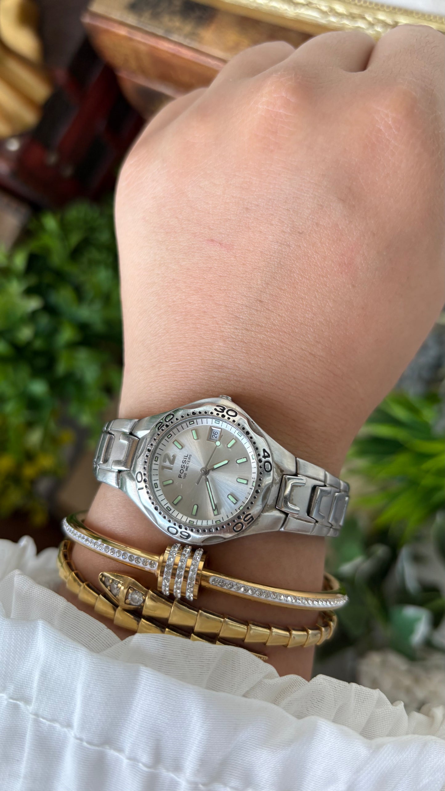 Vintage Fossil Blue Date Window Sports Watch in Silver Tone Quartz #00216