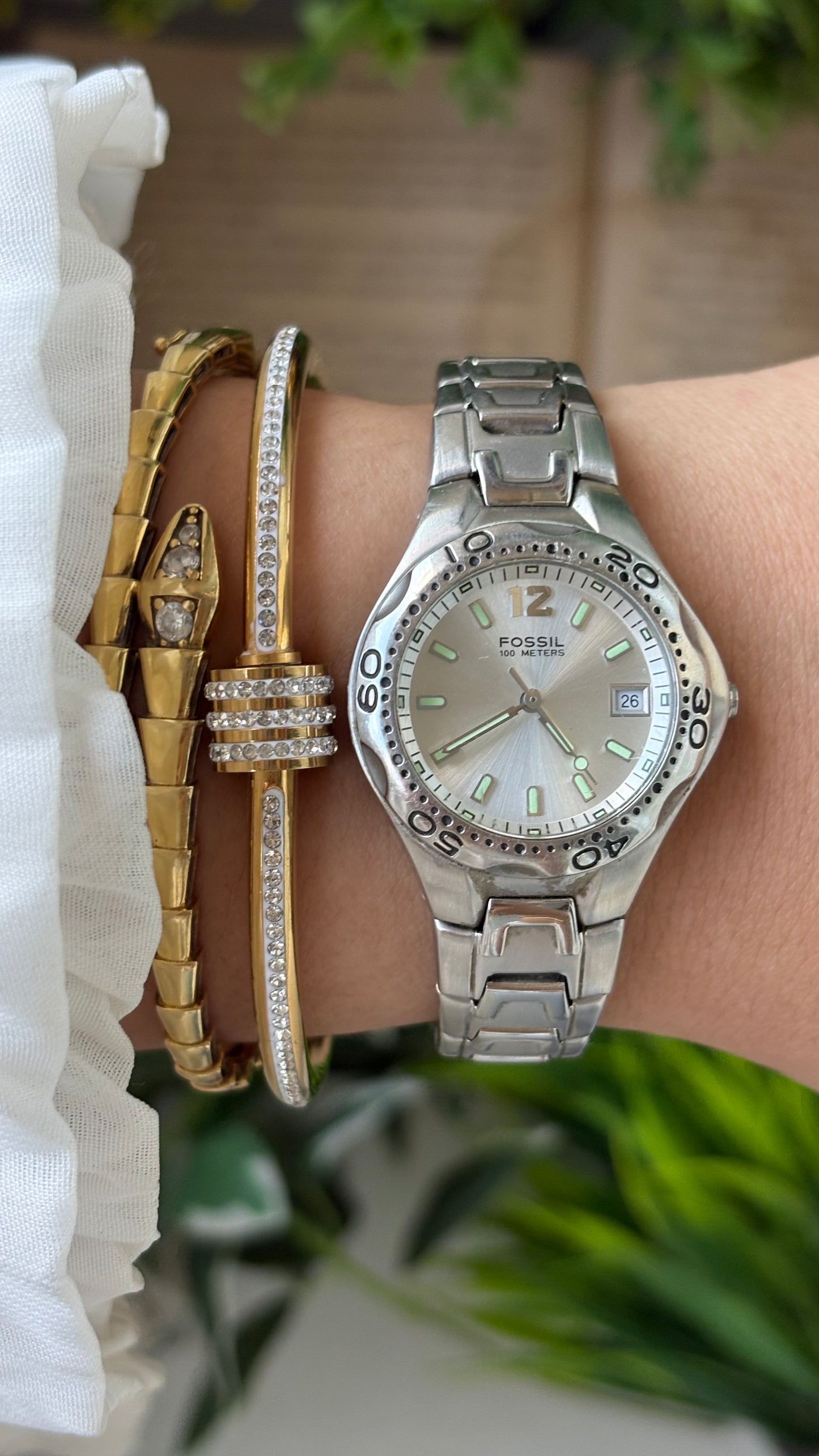 Vintage Fossil Blue Date Window Sports Watch in Silver Tone Quartz #00216