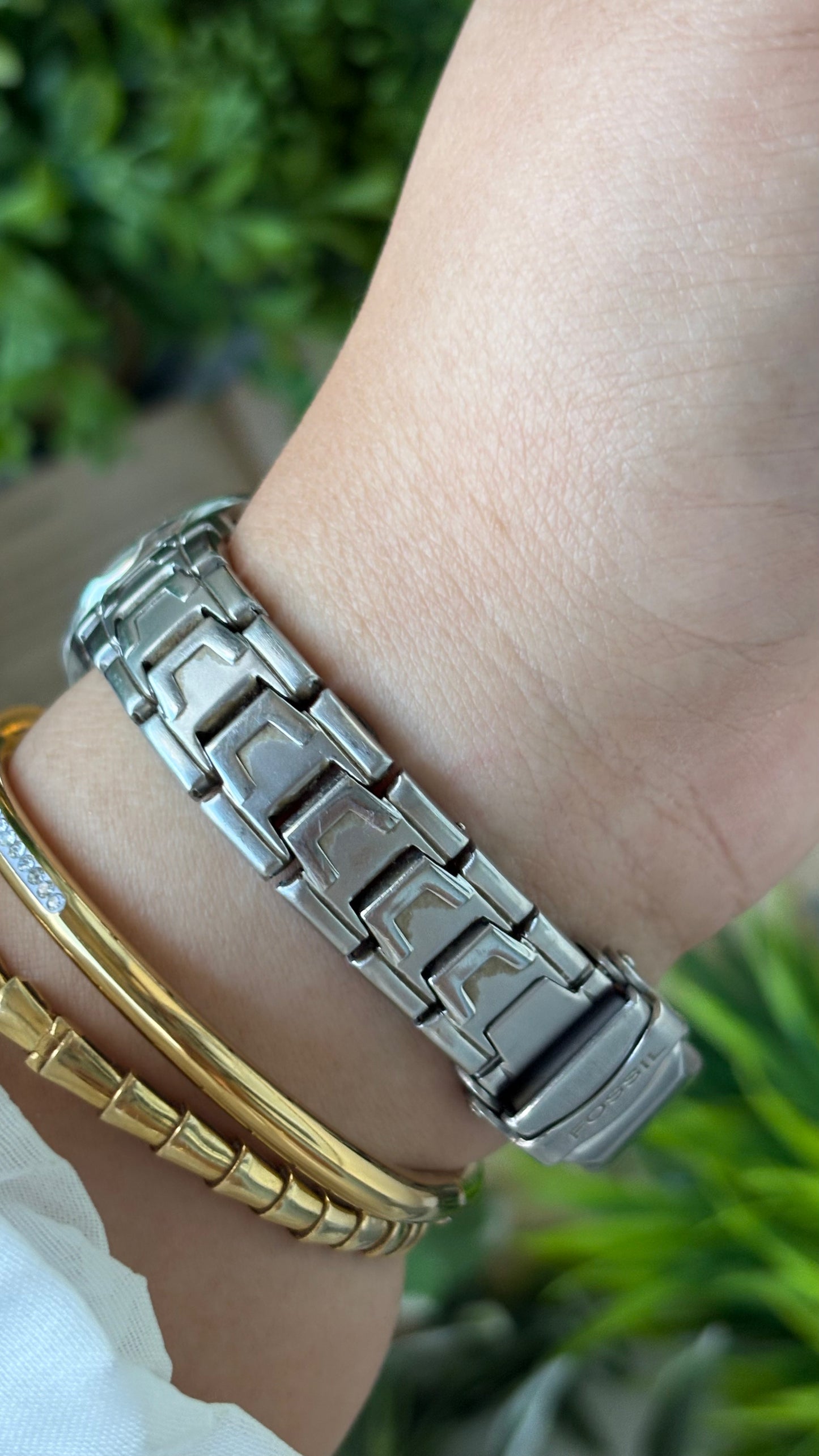 Vintage Fossil Blue Date Window Sports Watch in Silver Tone Quartz #00216