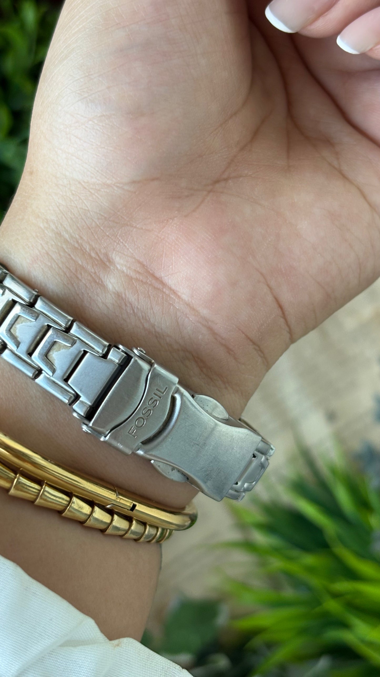 Vintage Fossil Blue Date Window Sports Watch in Silver Tone Quartz #00216