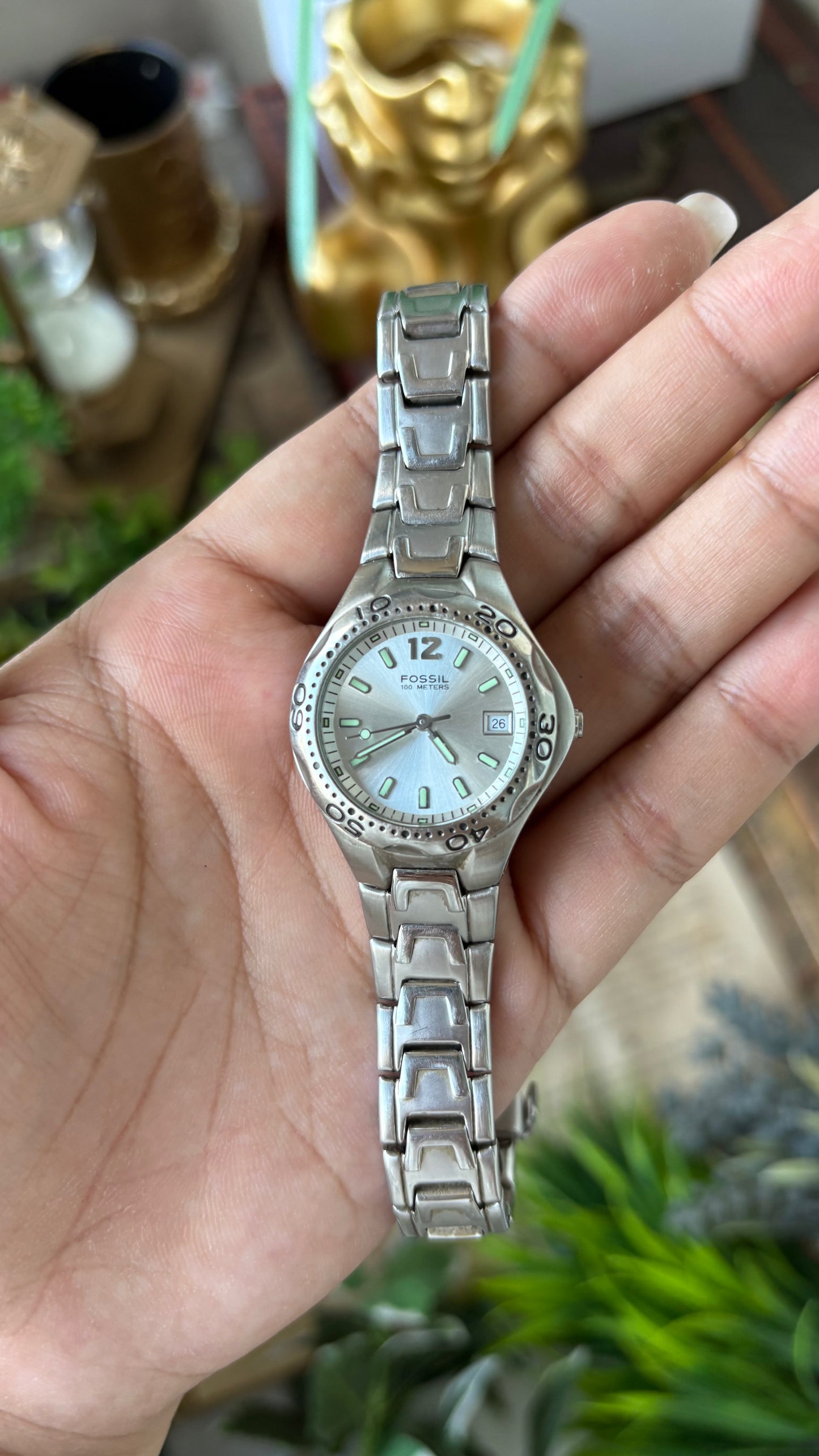 Vintage Fossil Blue Date Window Sports Watch in Silver Tone Quartz #00216