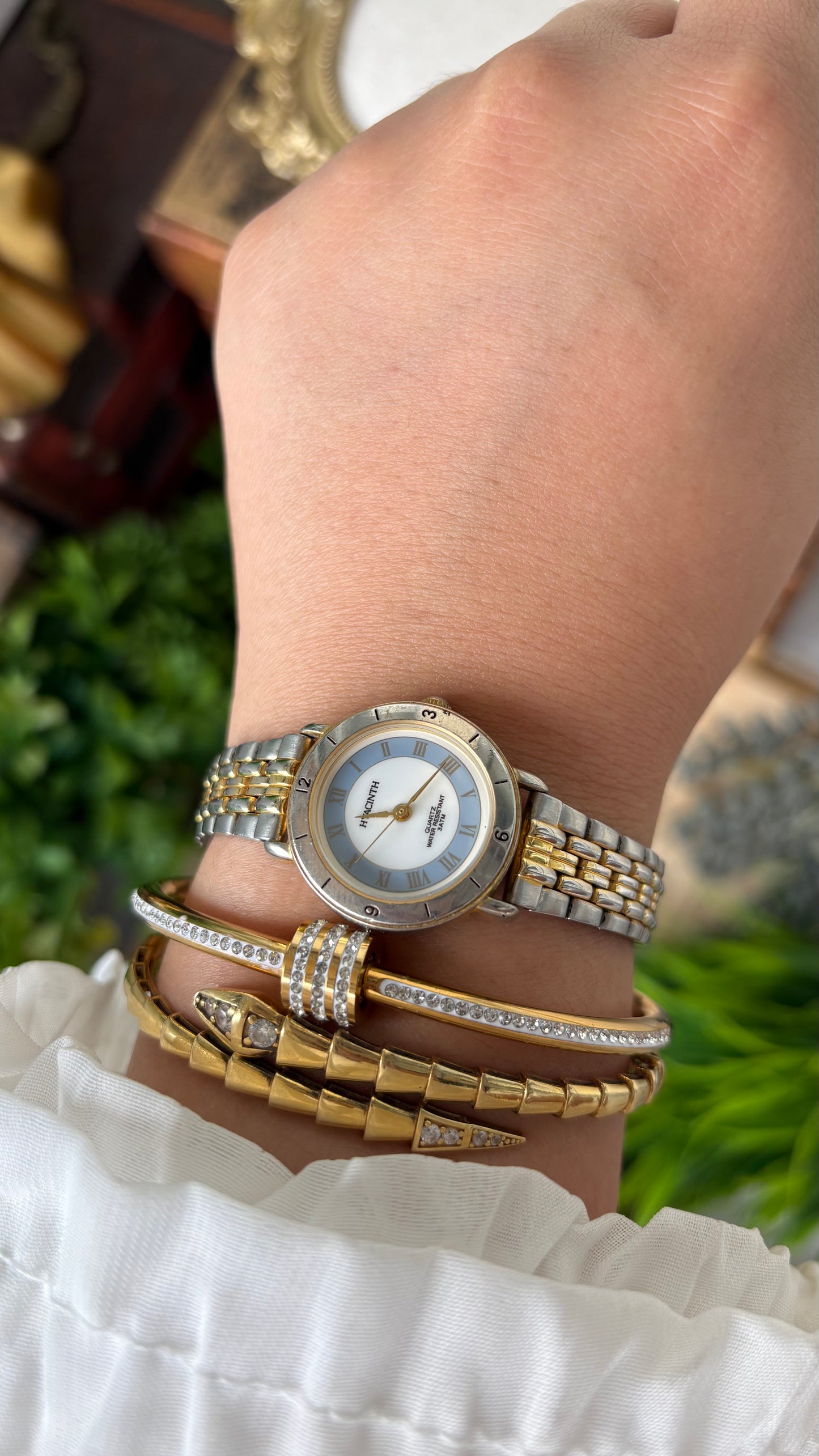 Vintage Hyacinth Classic Style Watch in Two-Tone Roman Dial Quartz #00621