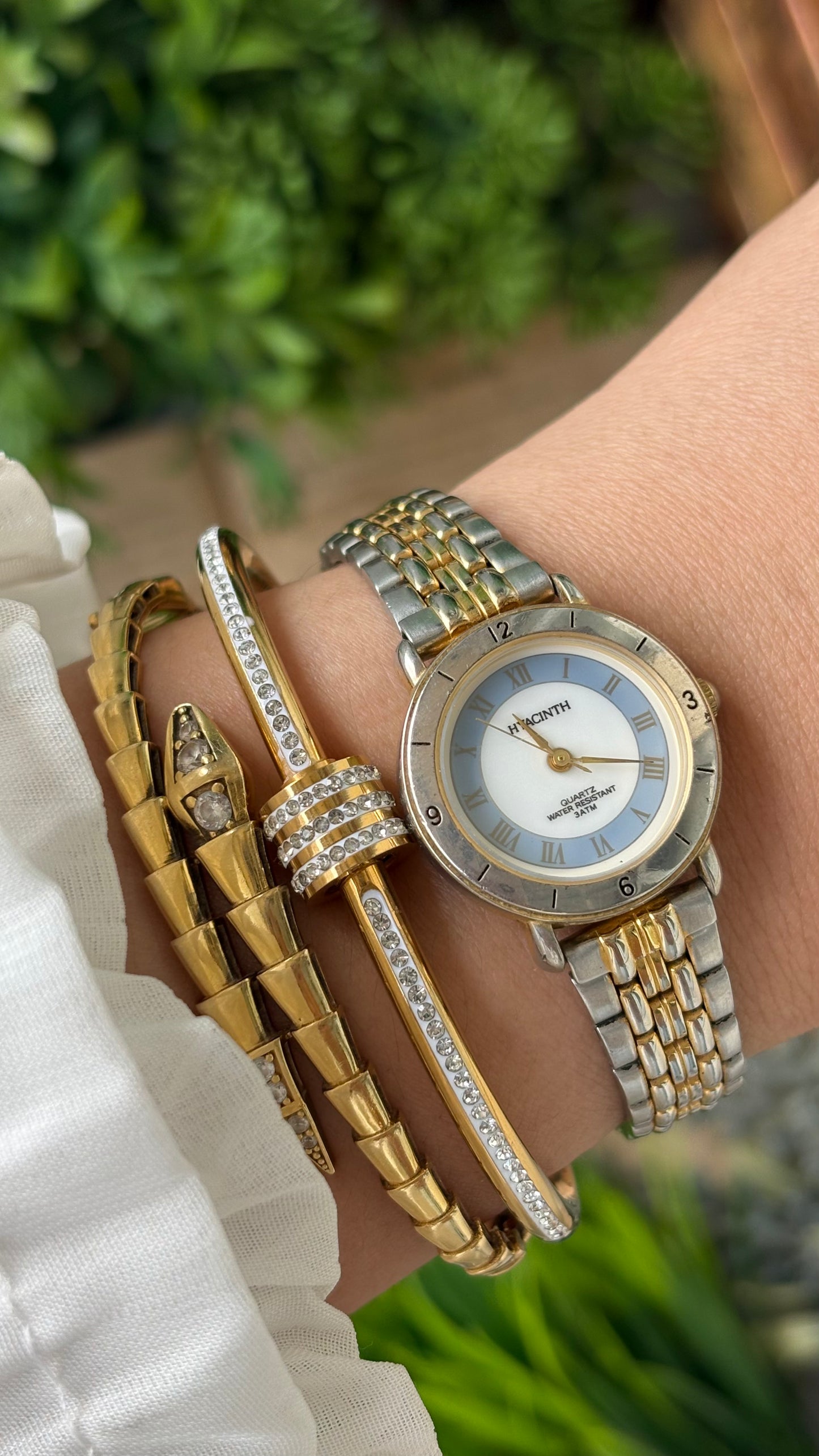 Vintage Hyacinth Classic Style Watch in Two-Tone Roman Dial Quartz #00621