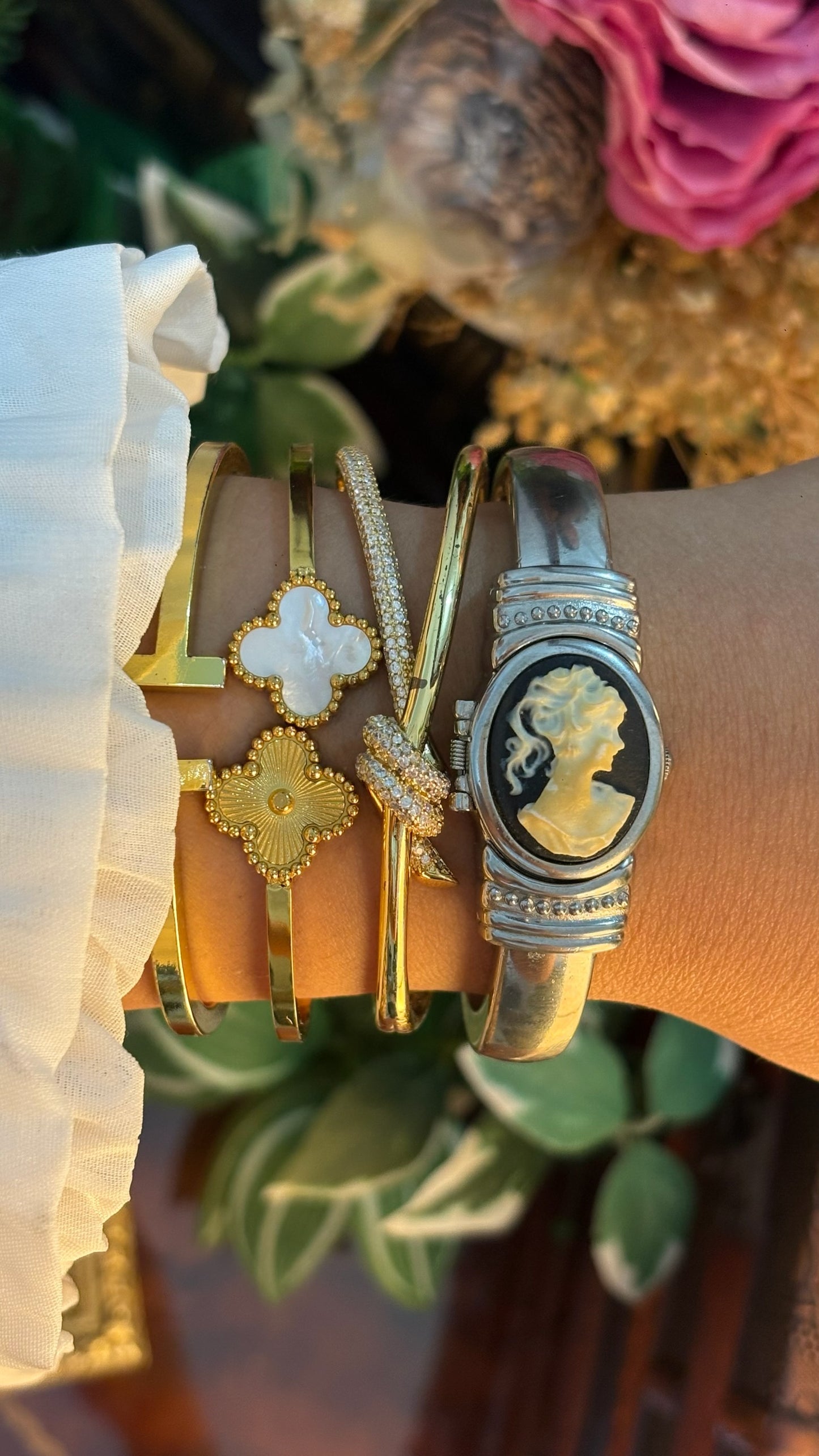 Extremely Rare Dainty Vintage IMT & Co. Cameo Peekaboo Watch in Silver Tone Quartz