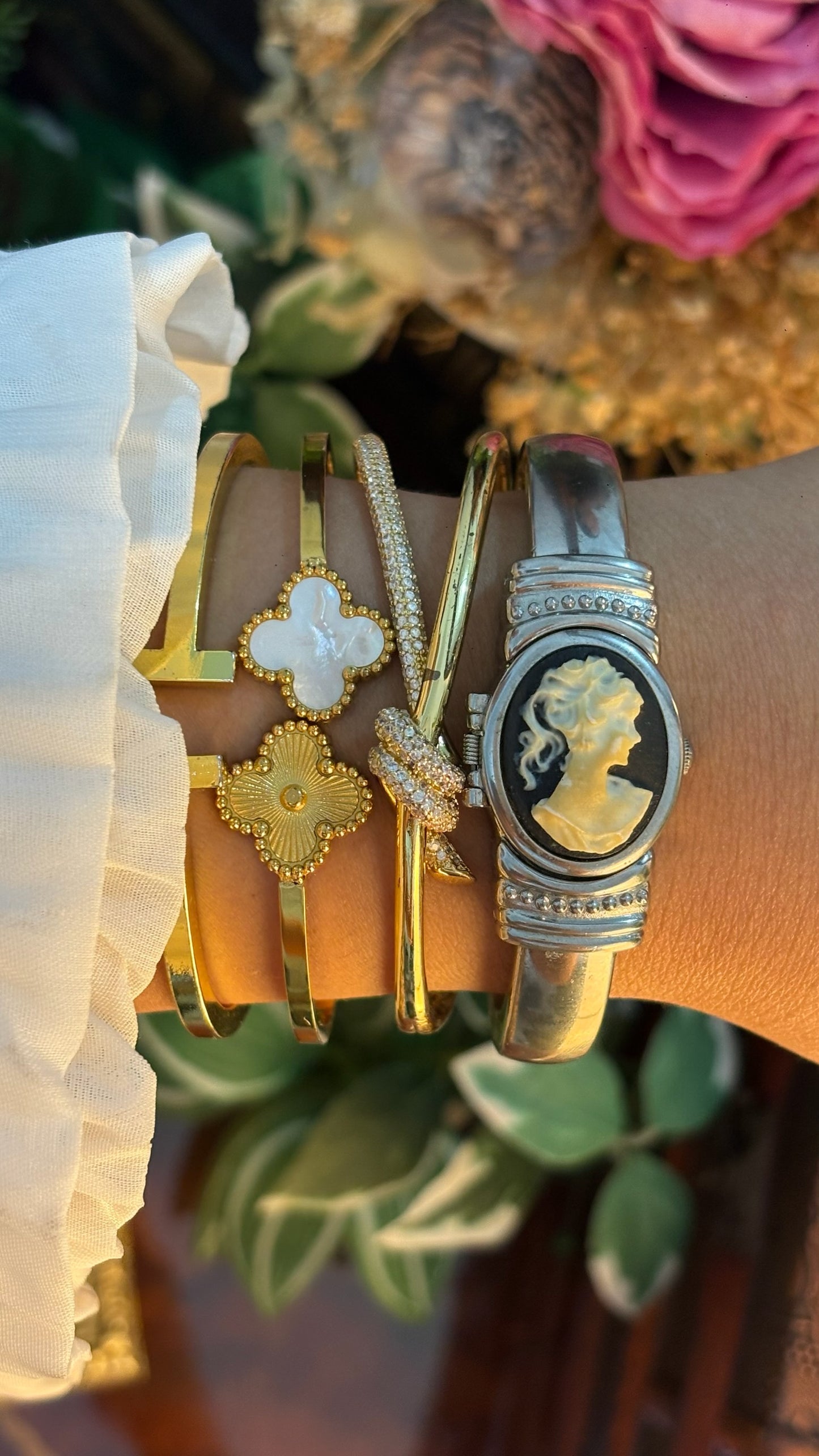Extremely Rare Dainty Vintage IMT & Co. Cameo Peekaboo Watch in Silver Tone Quartz