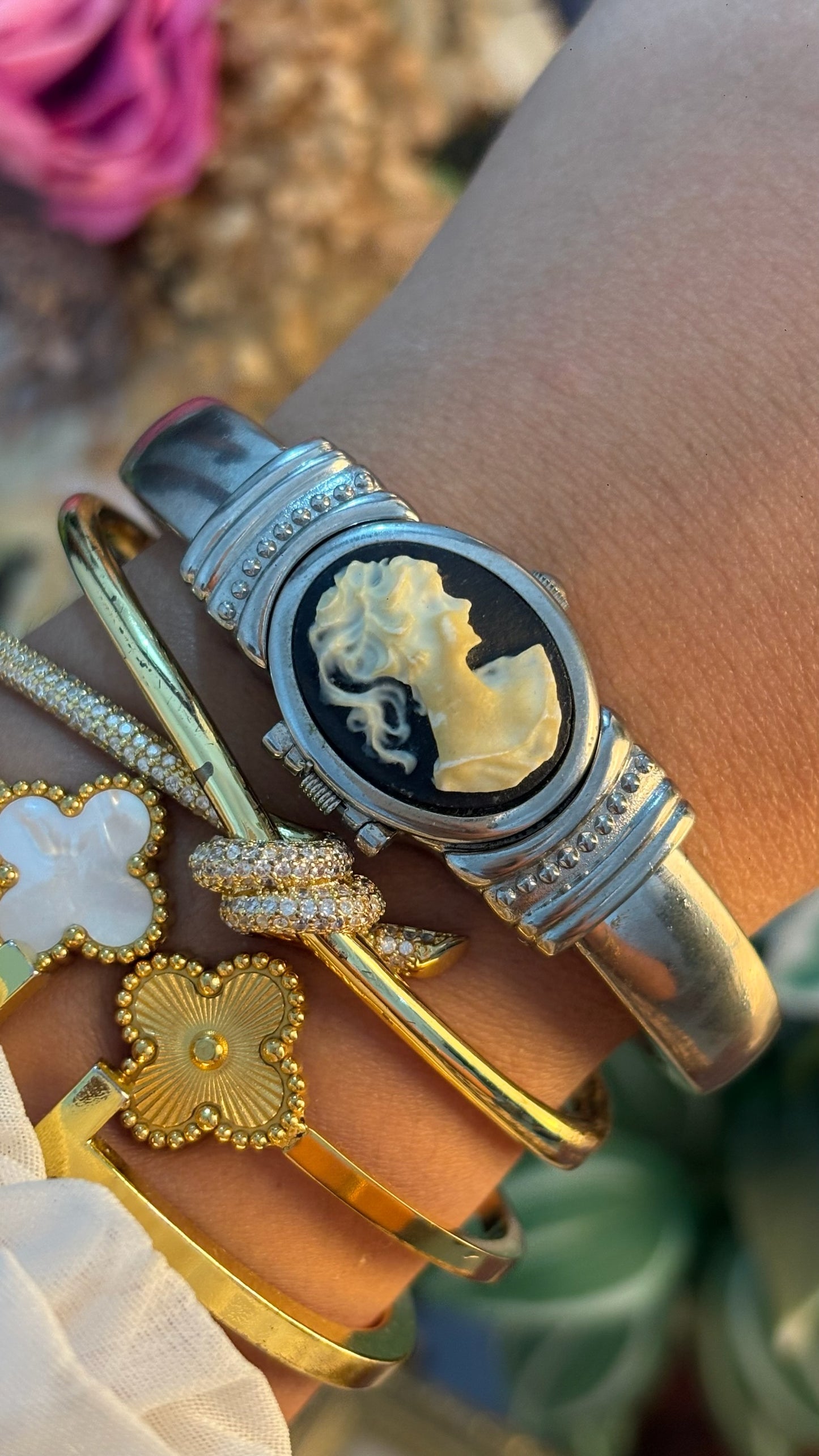 Extremely Rare Dainty Vintage IMT & Co. Cameo Peekaboo Watch in Silver Tone Quartz