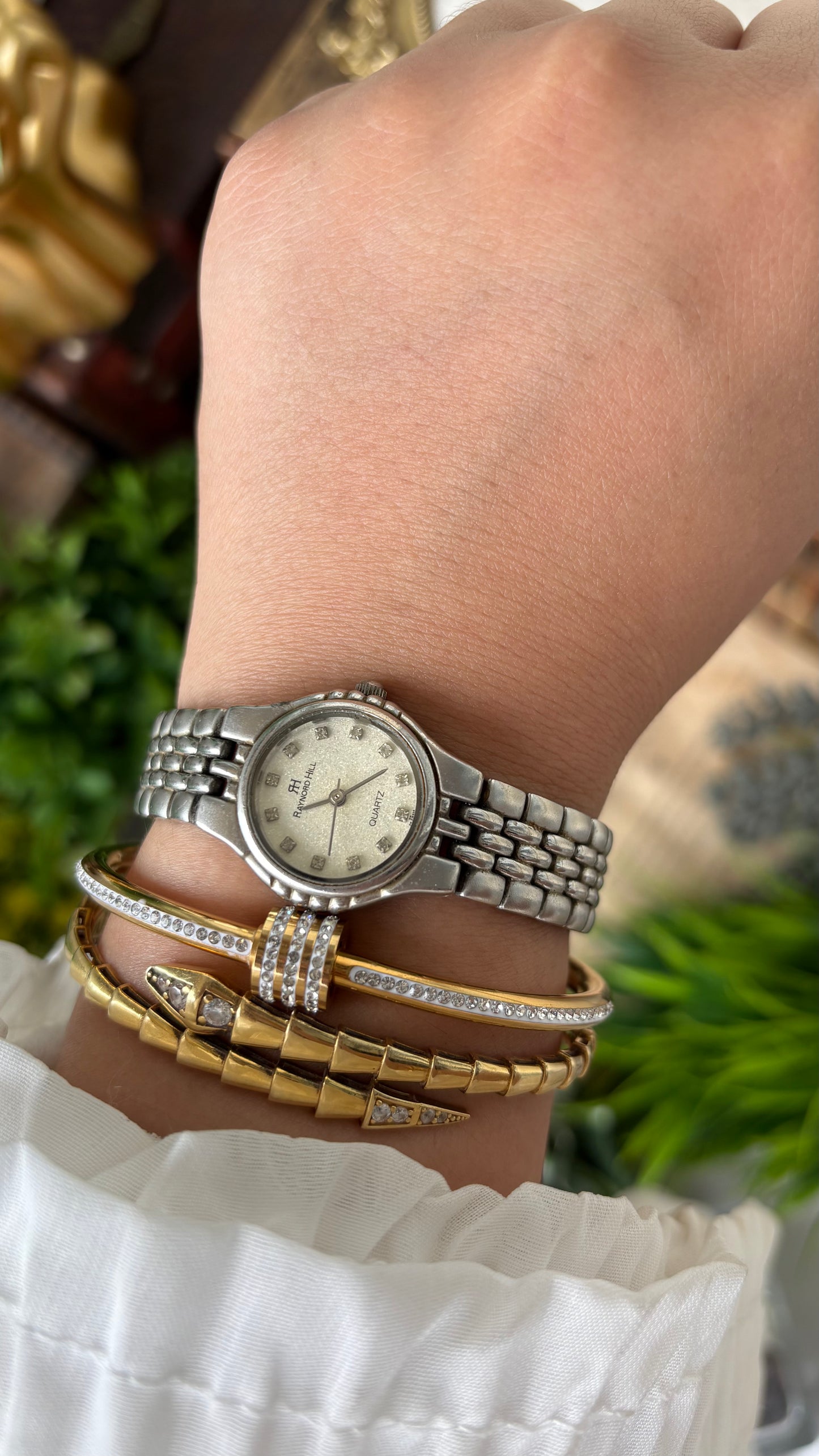 Vintage Raynord Hill Sandblast Dial Watch in Silver Tone Rhinestone Indices Quartz #00630