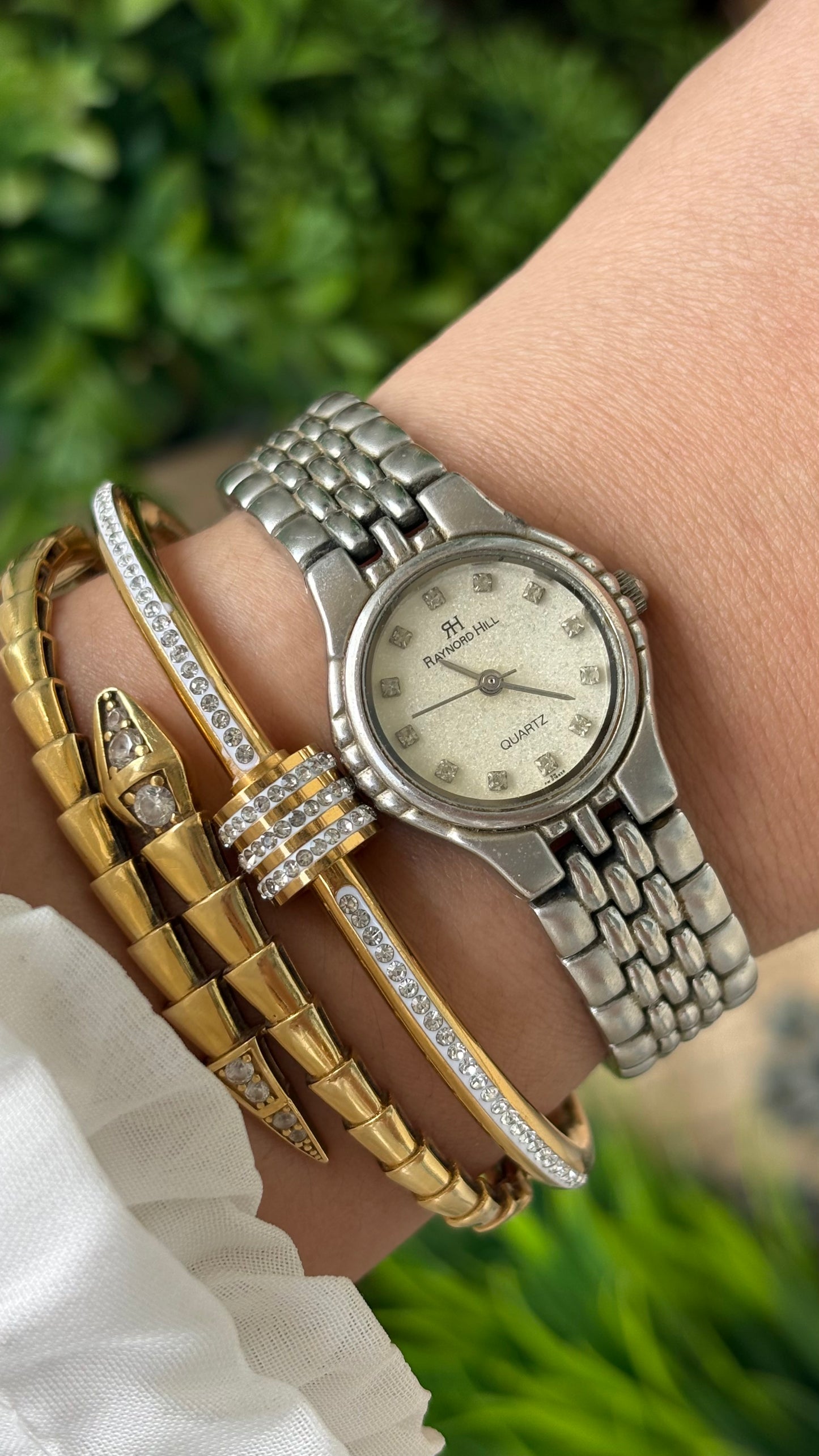 Vintage Raynord Hill Sandblast Dial Watch in Silver Tone Rhinestone Indices Quartz #00630