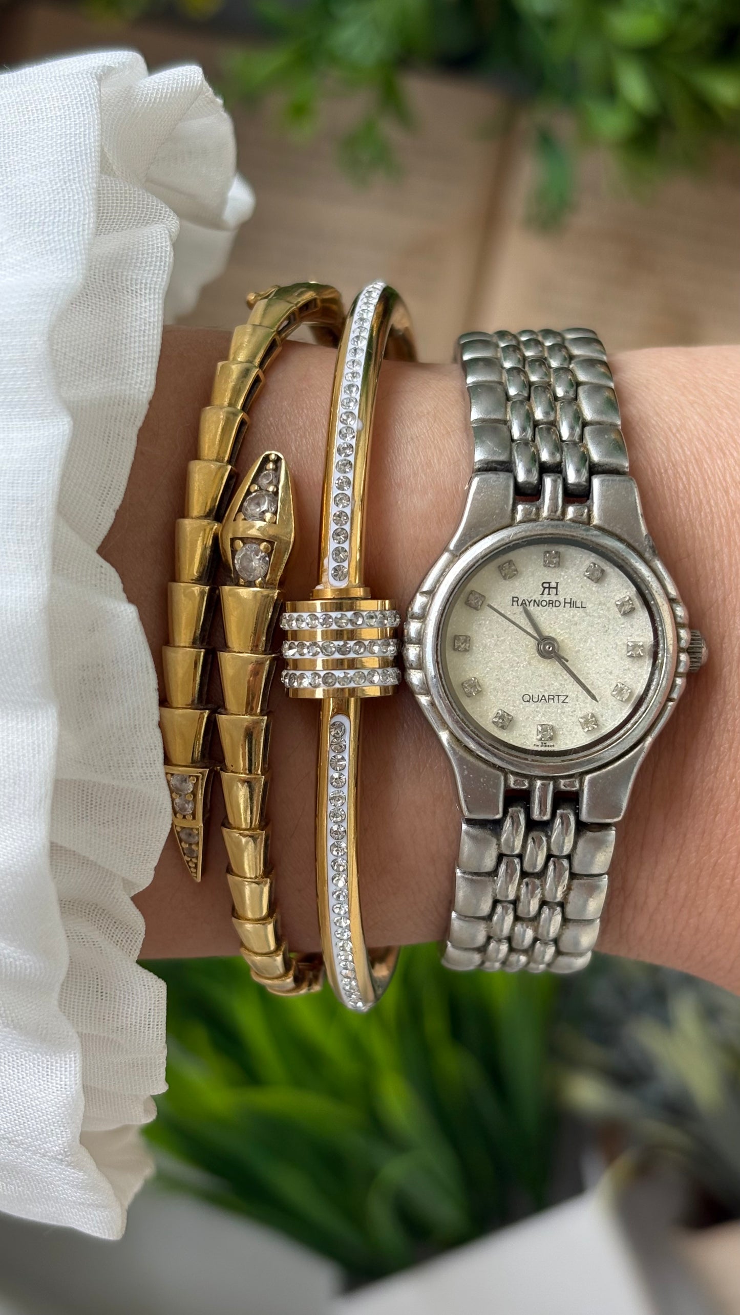 Vintage Raynord Hill Sandblast Dial Watch in Silver Tone Rhinestone Indices Quartz #00630