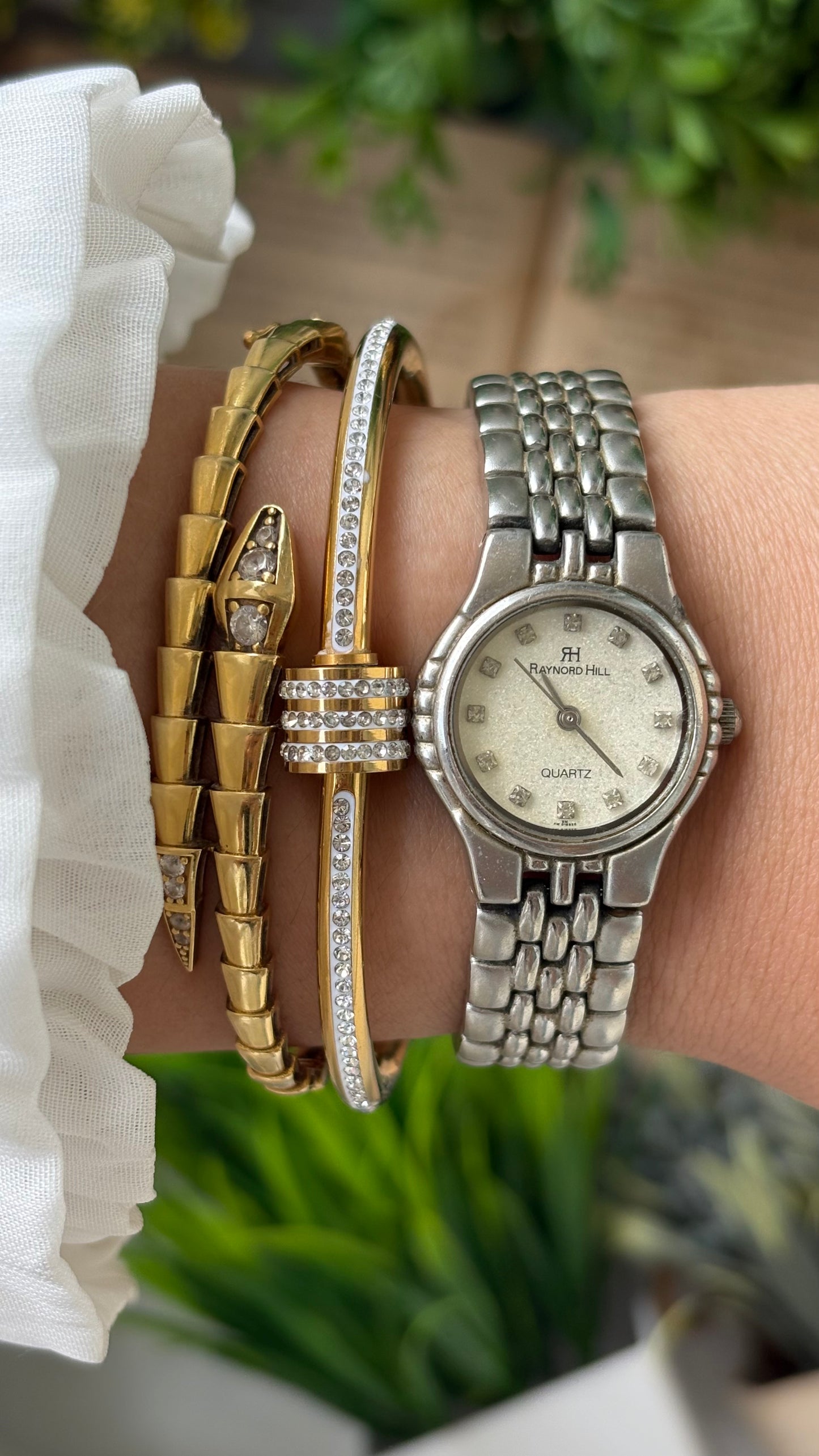 Vintage Raynord Hill Sandblast Dial Watch in Silver Tone Rhinestone Indices Quartz #00630