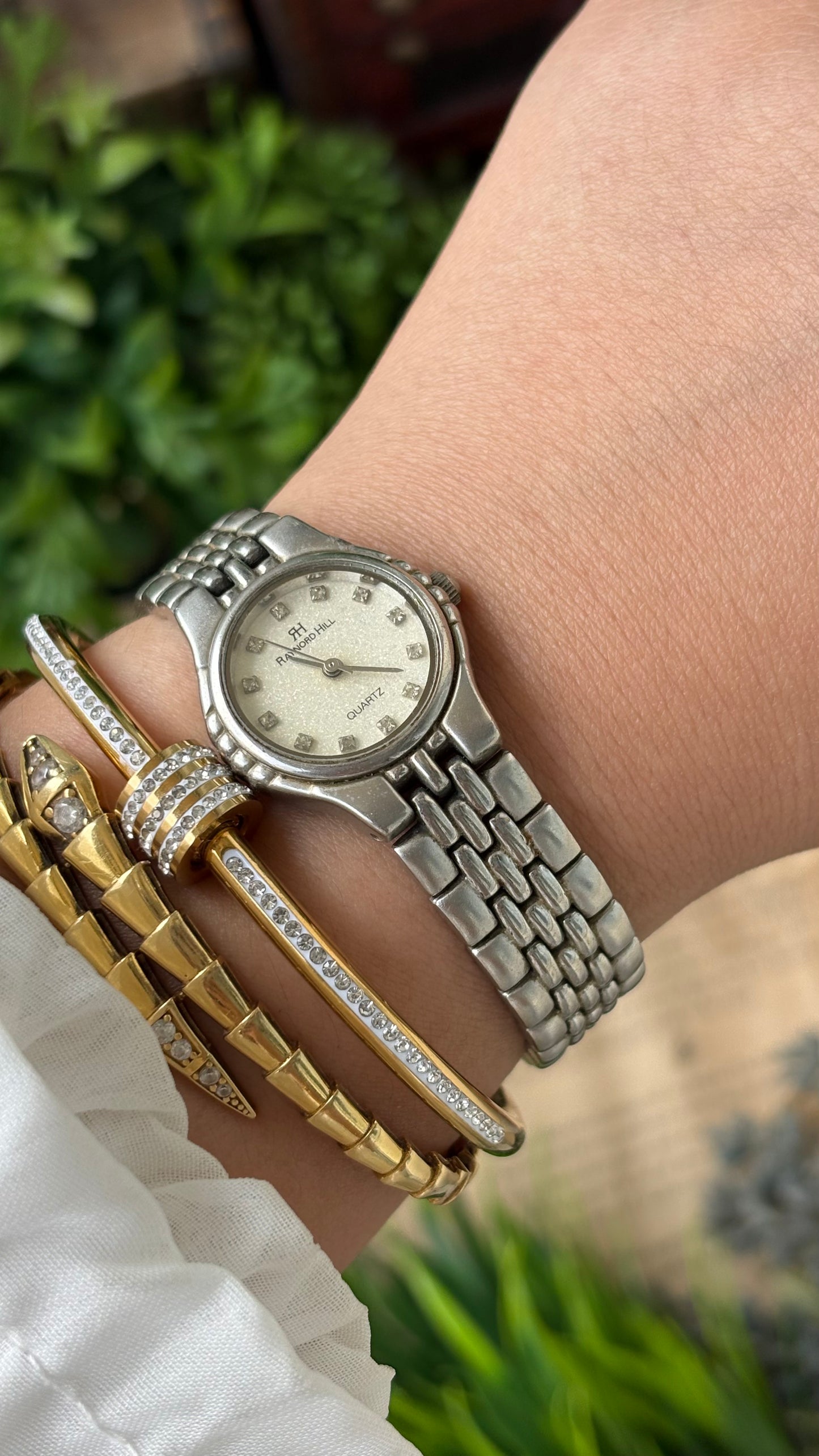 Vintage Raynord Hill Sandblast Dial Watch in Silver Tone Rhinestone Indices Quartz #00630