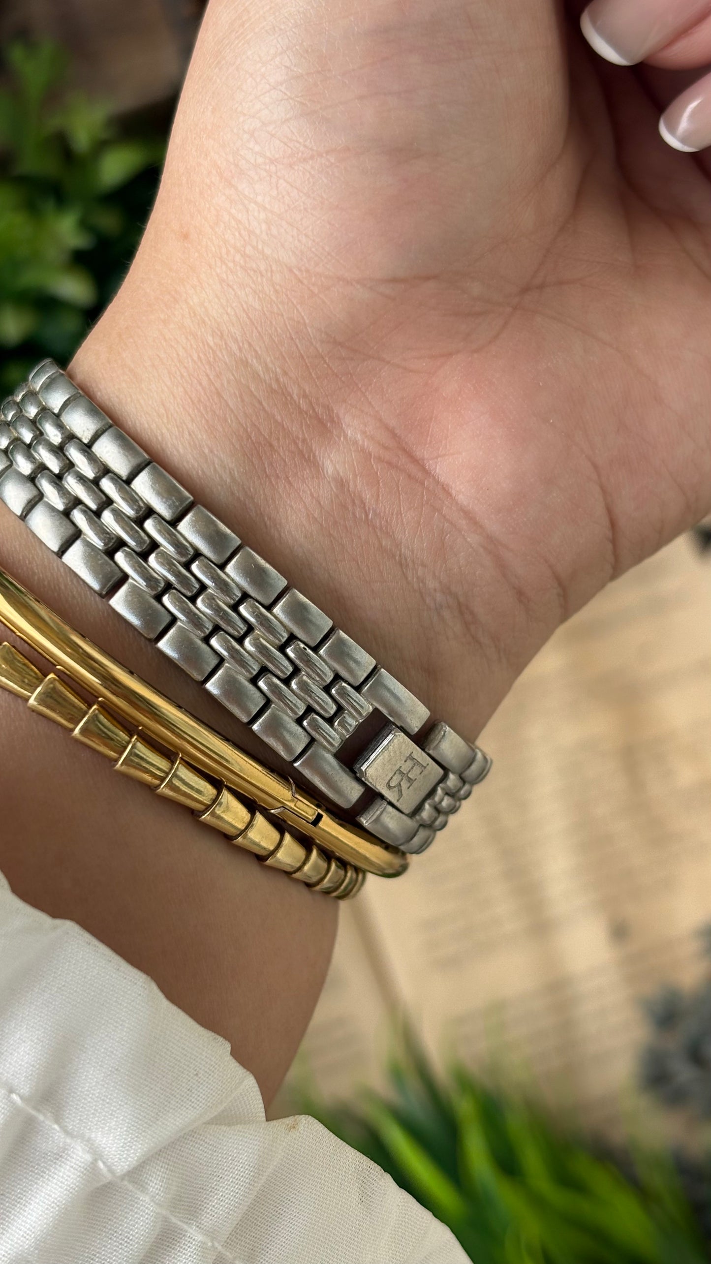 Vintage Raynord Hill Sandblast Dial Watch in Silver Tone Rhinestone Indices Quartz #00630