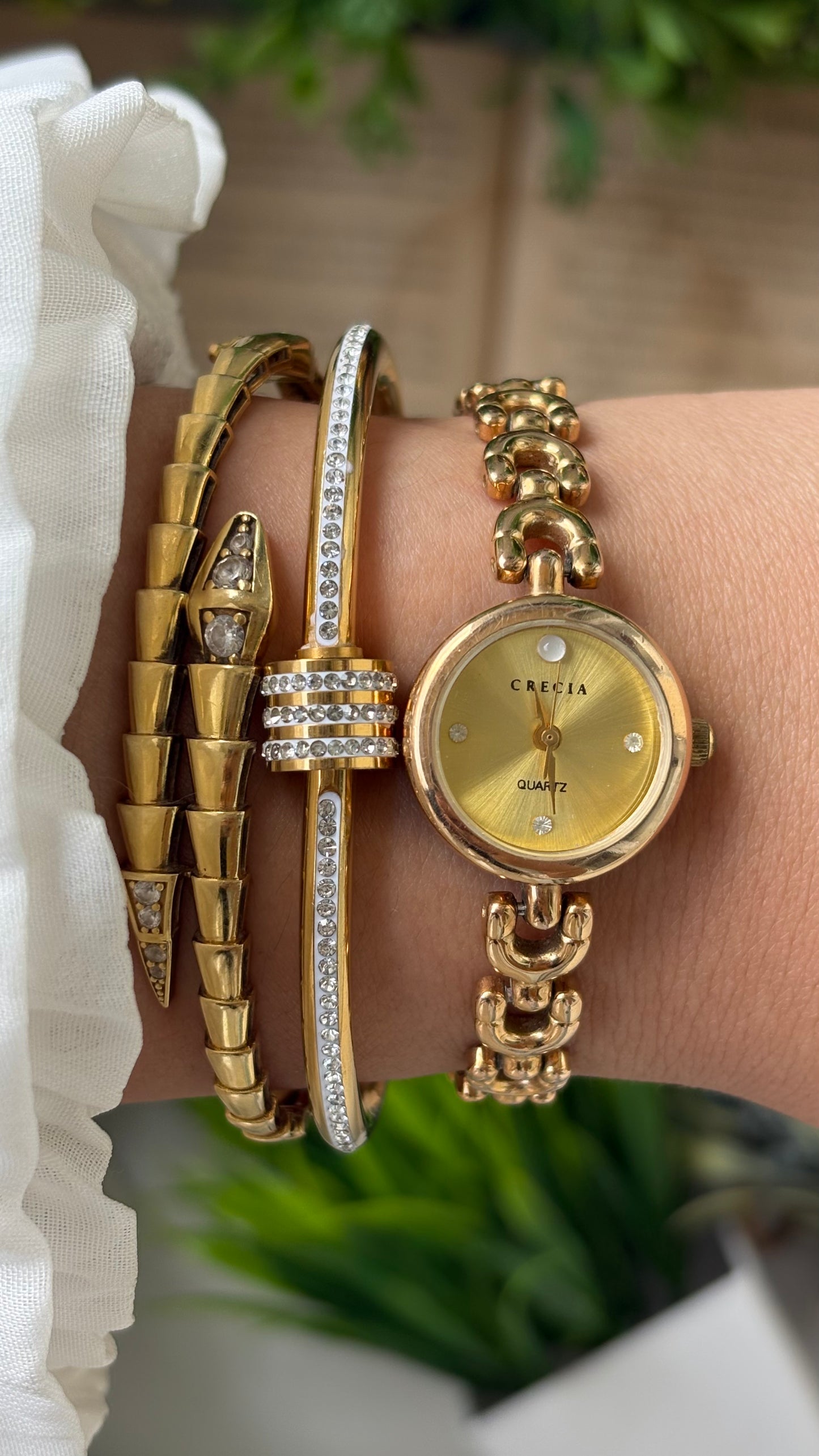 Vintage Crecia Wishbone Link Bracelet Watch in Gold Tone Quartz #00620