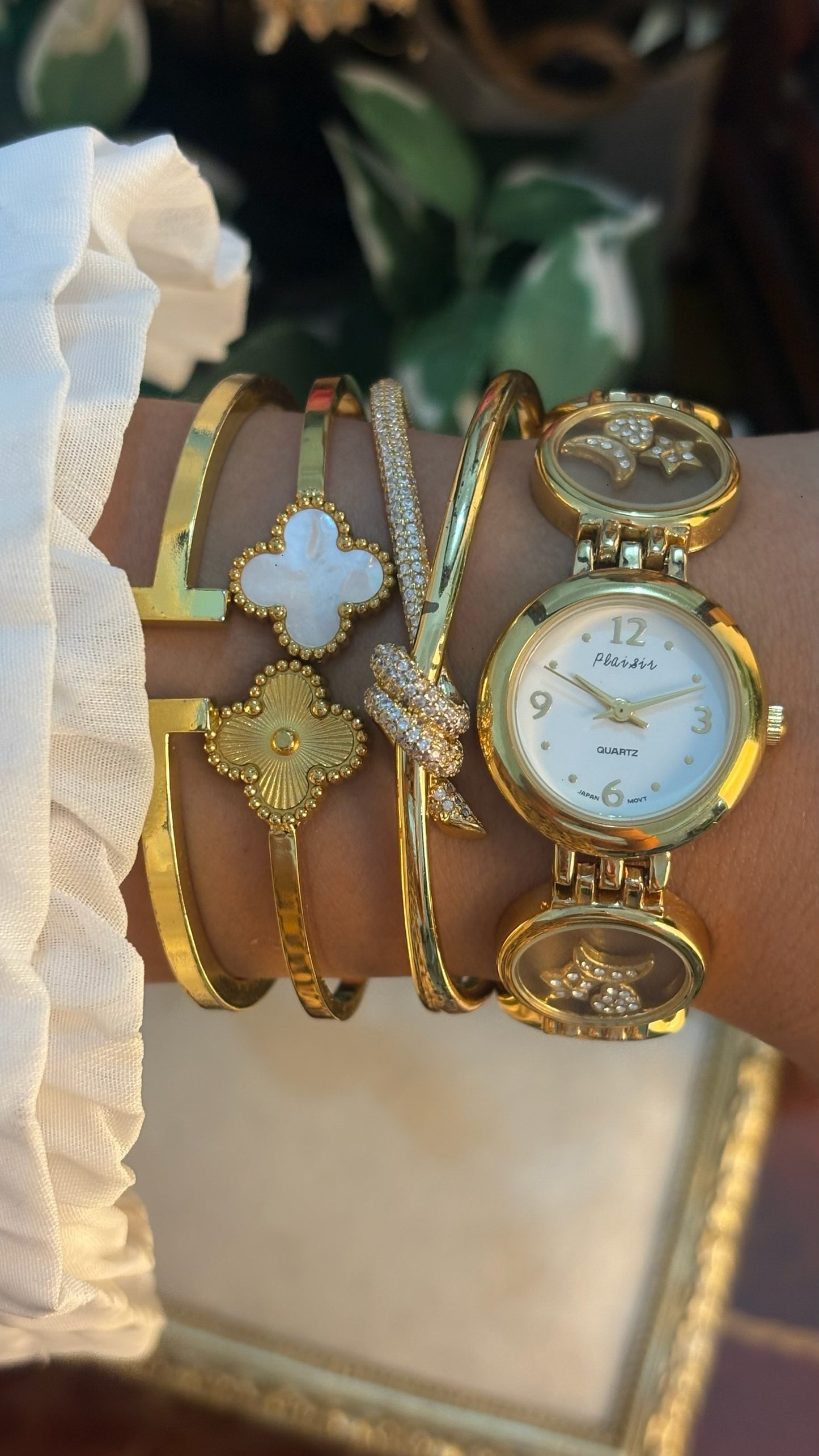 Rare Vintage Plaisir Transparent Dancing Stone Links Watch in Gold Tone Quartz