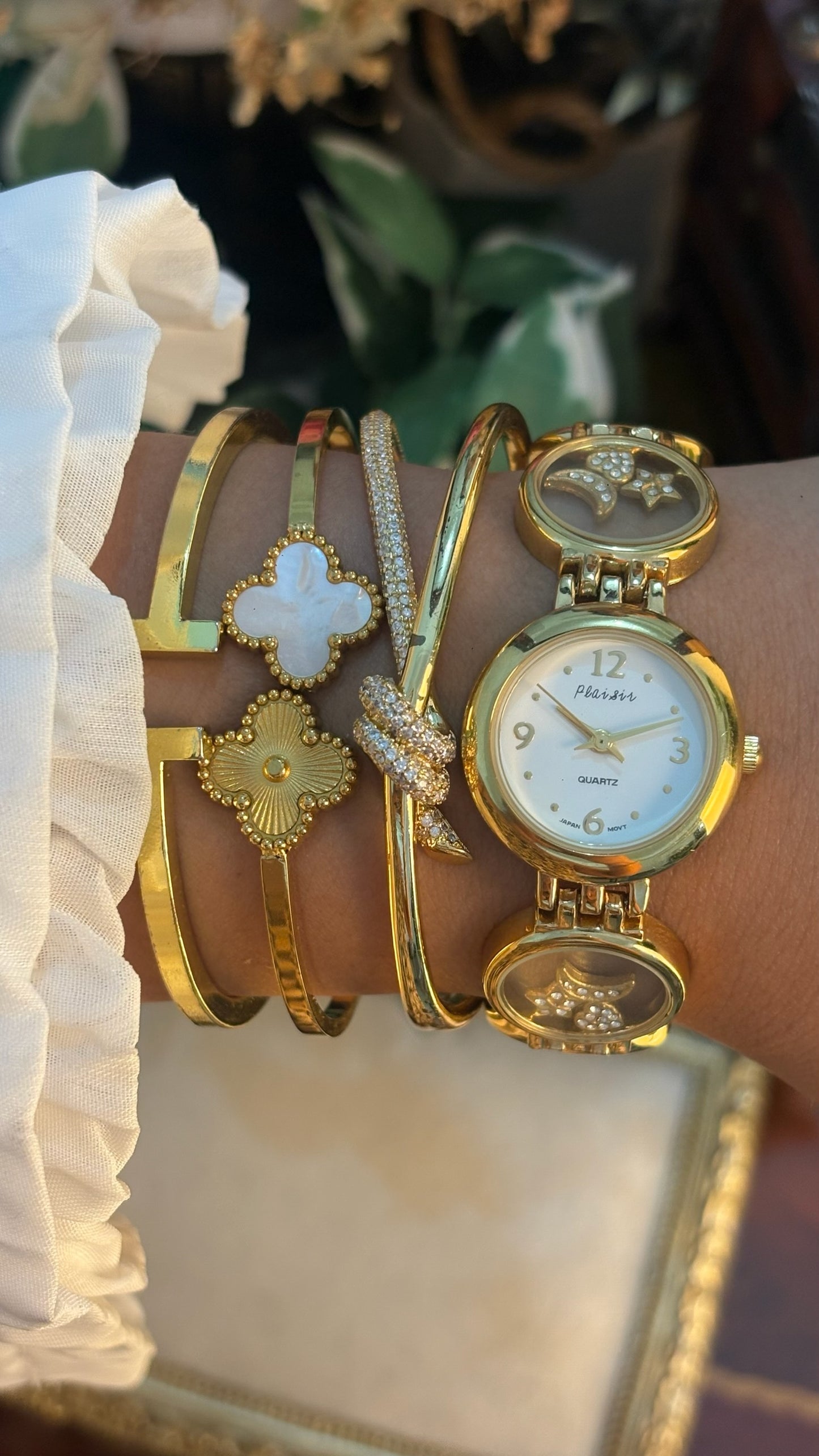 Rare Vintage Plaisir Transparent Dancing Stone Links Watch in Gold Tone Quartz