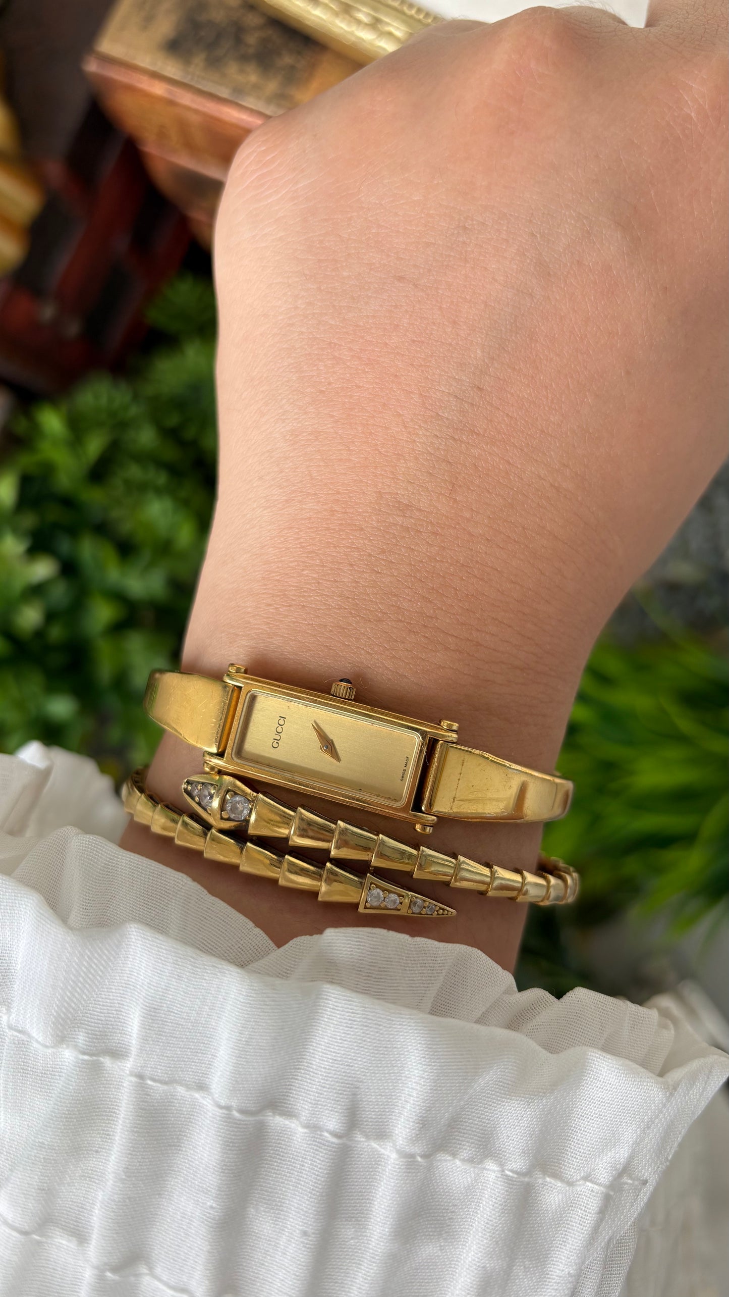 Vintage Gucci Swiss 1500L Bangle Watch in Gold Tone Gold Dial Quartz #00619