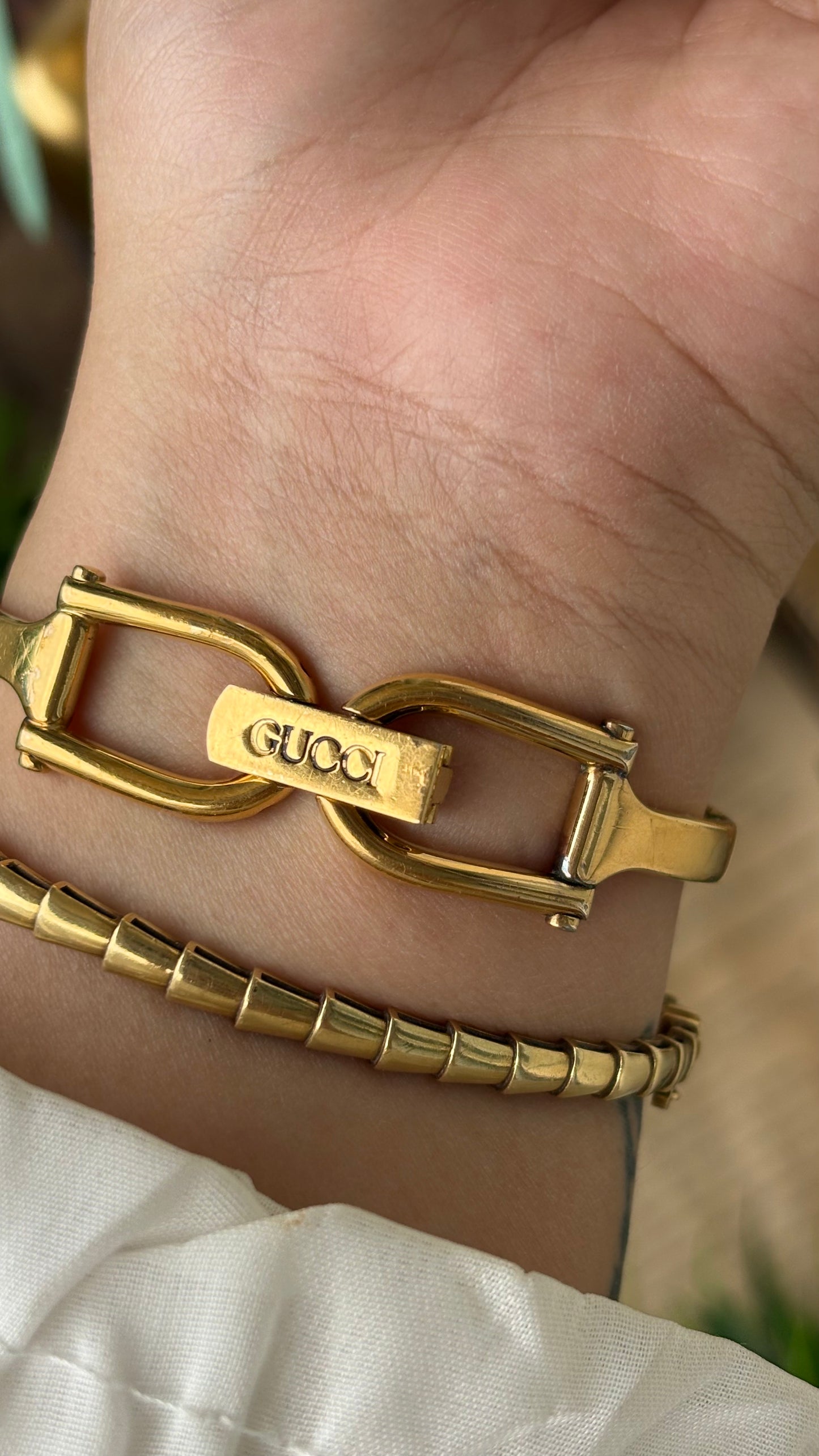 Vintage Gucci Swiss 1500L Bangle Watch in Gold Tone Gold Dial Quartz #00619