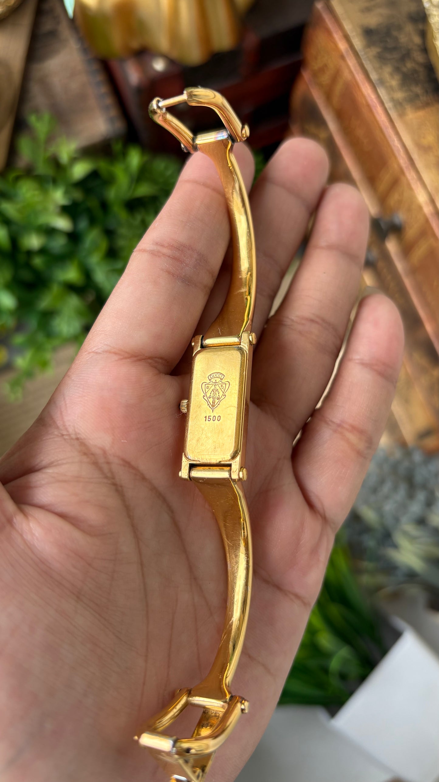 Vintage Gucci Swiss 1500L Bangle Watch in Gold Tone Gold Dial Quartz #00619