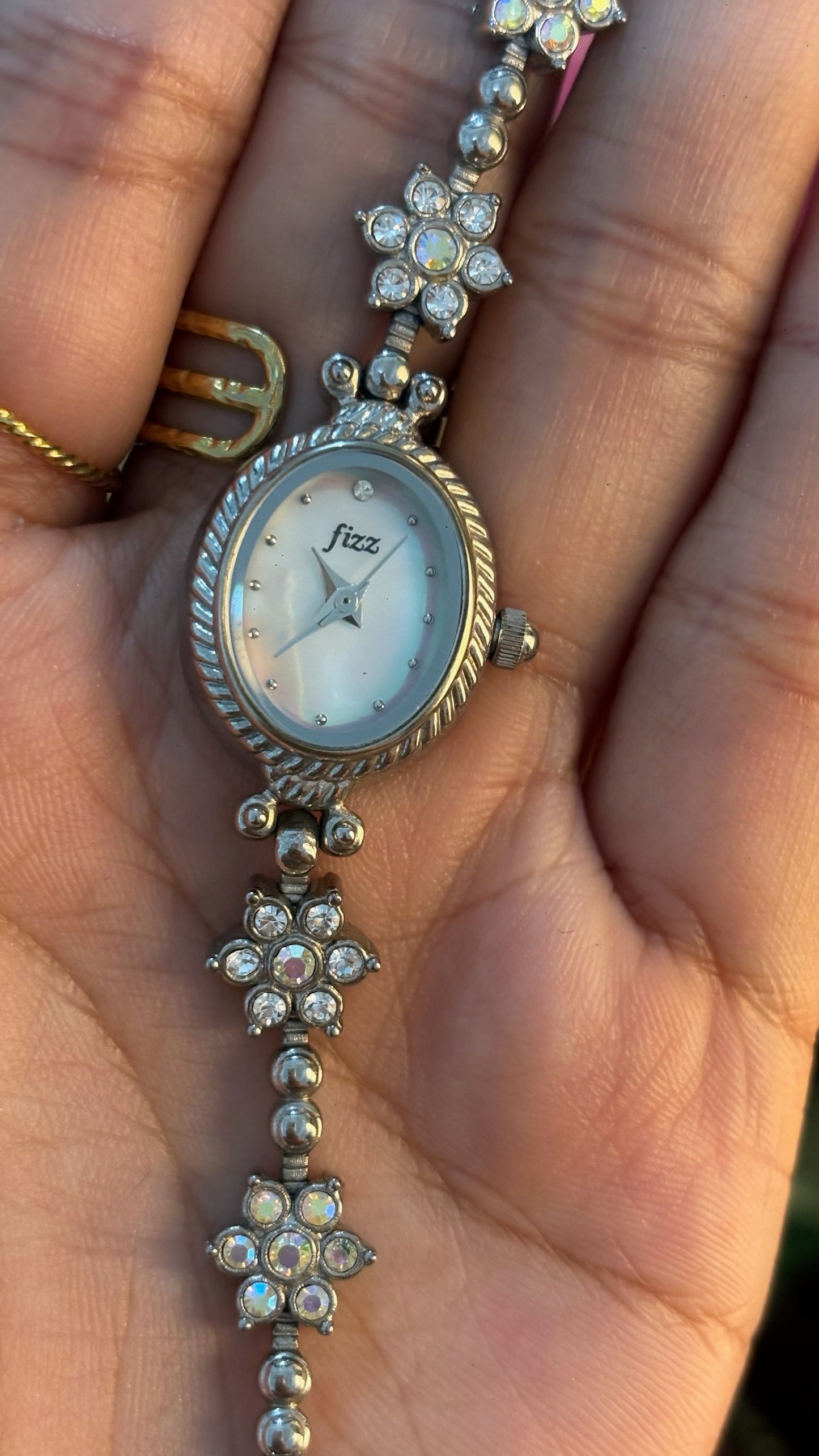 Rare Dainty Vintage Fizz Flower Bracelet Watch in Silver Tone Mother of Pearl Dial Quartz