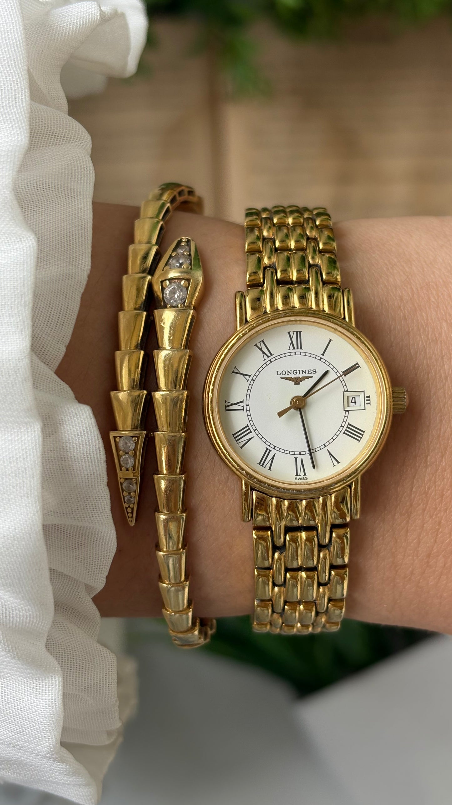 Rare Vintage Longines Swiss Date Window Classic Watch in Gold Tone Roman Dial Quartz #00631