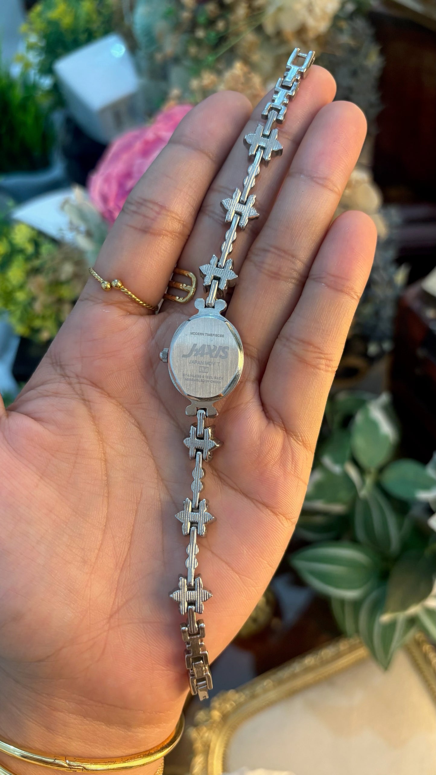 Rare Dainty Vintage Fizz Flower Bracelet Watch in Silver Tone Mother of Pearl Dial Quartz