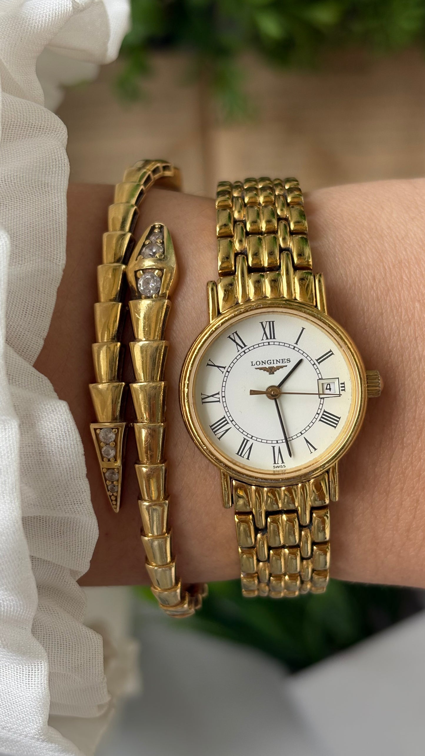 Rare Vintage Longines Swiss Date Window Classic Watch in Gold Tone Roman Dial Quartz #00631