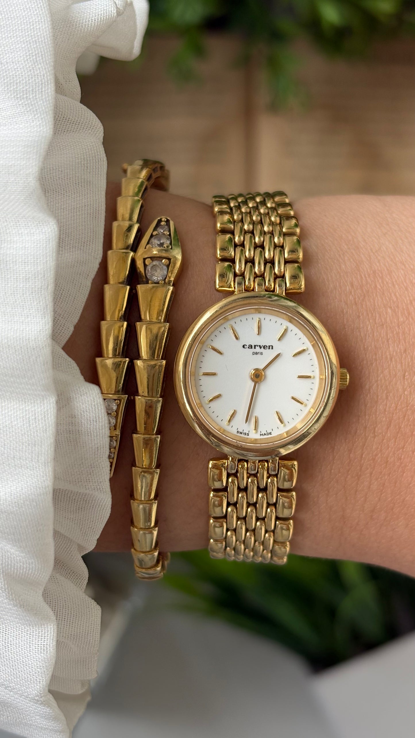 Vintage Dainty Carven Paris Swiss Classic Watch in Gold Tone Swiss Quartz #00632