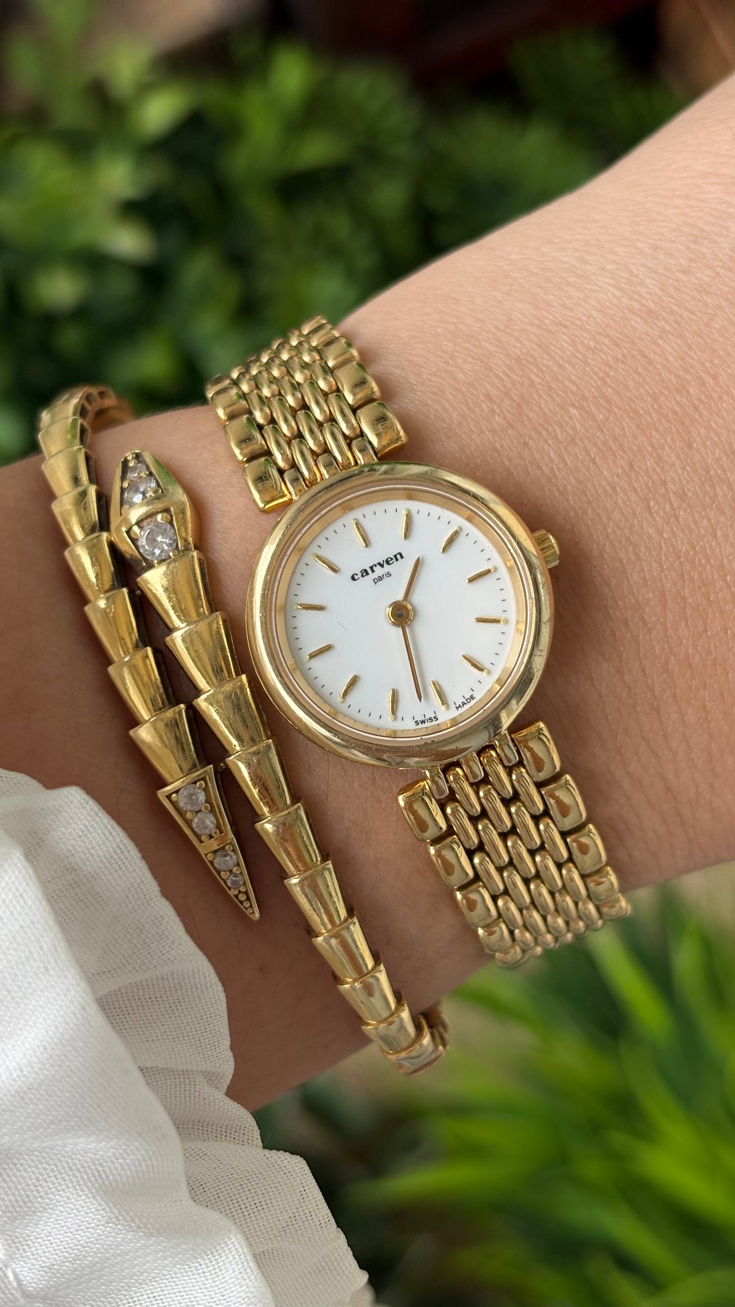 Vintage Dainty Carven Paris Swiss Classic Watch in Gold Tone Swiss Quartz #00632