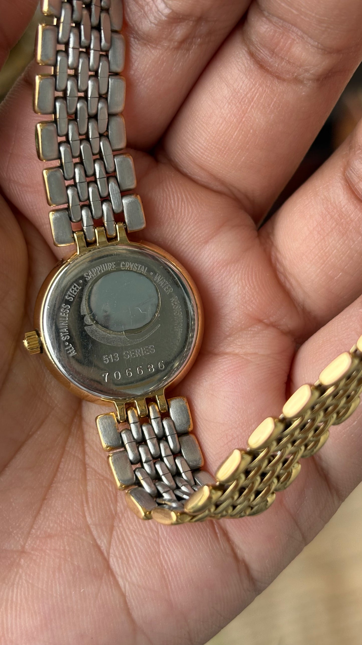 Vintage Dainty Carven Paris Swiss Classic Watch in Gold Tone Swiss Quartz #00632