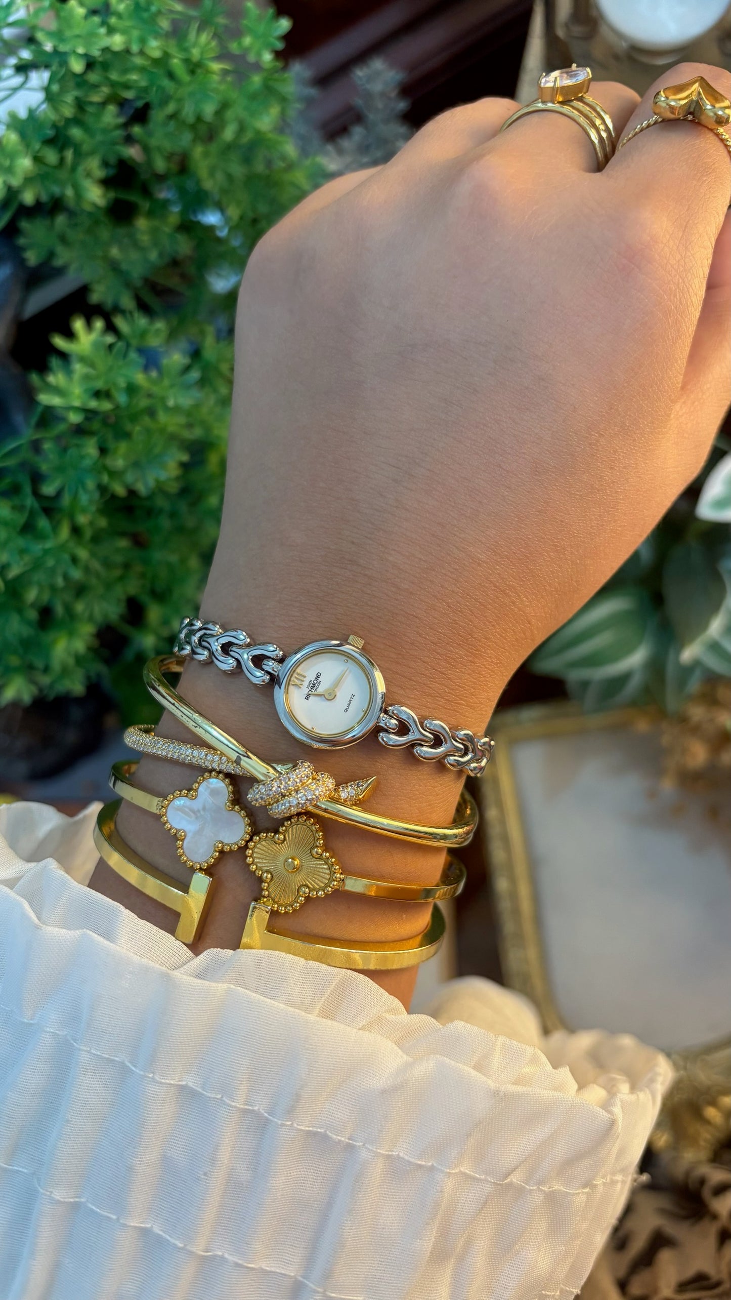 Rare Dainty Vintage John Richmond London Wishbone Links Bracelet Watch in Silver Tone Quartz