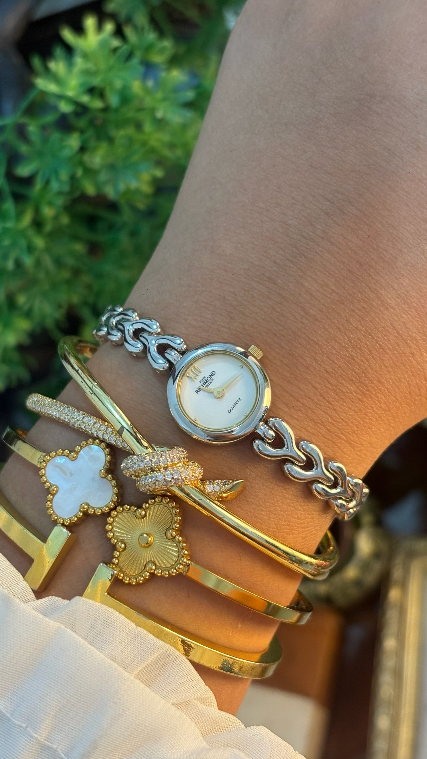 Rare Dainty Vintage John Richmond London Wishbone Links Bracelet Watch in Silver Tone Quartz