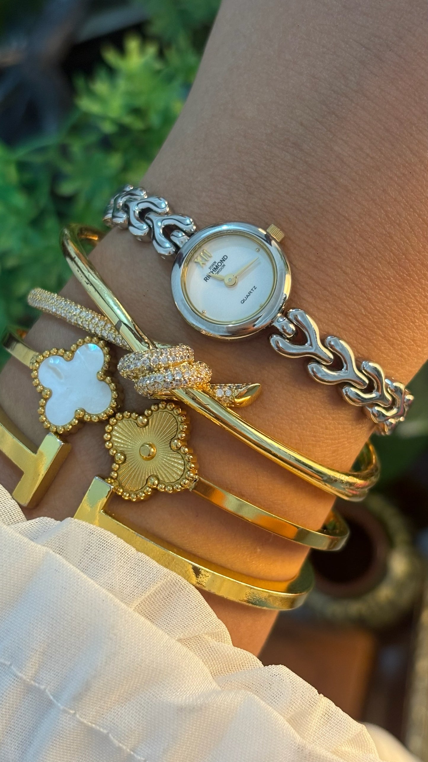 Rare Dainty Vintage John Richmond London Wishbone Links Bracelet Watch in Silver Tone Quartz